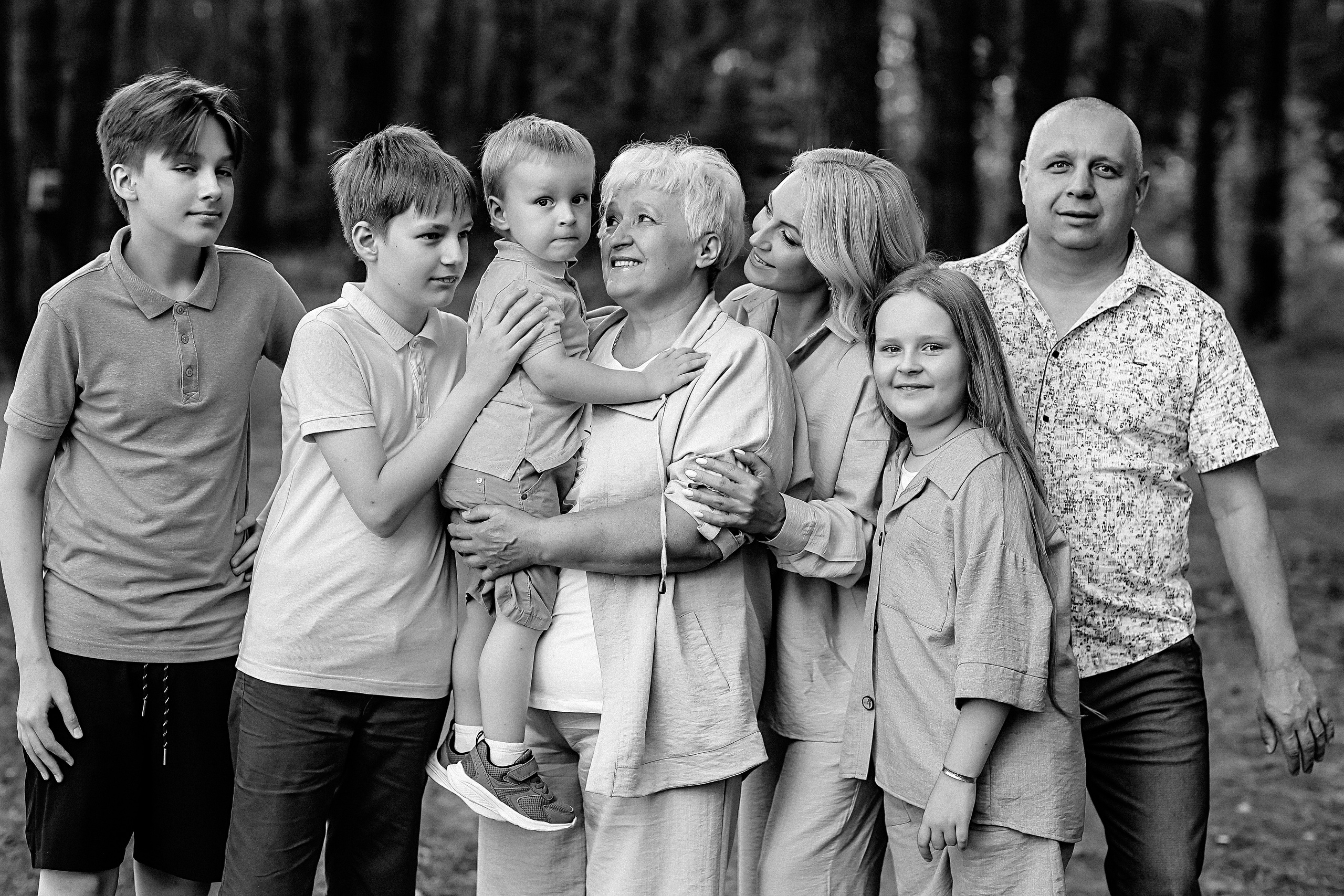 Гагаринский парк (большая семья). Семейный фотограф Тюмень, фотограф на роды Салмина Мария