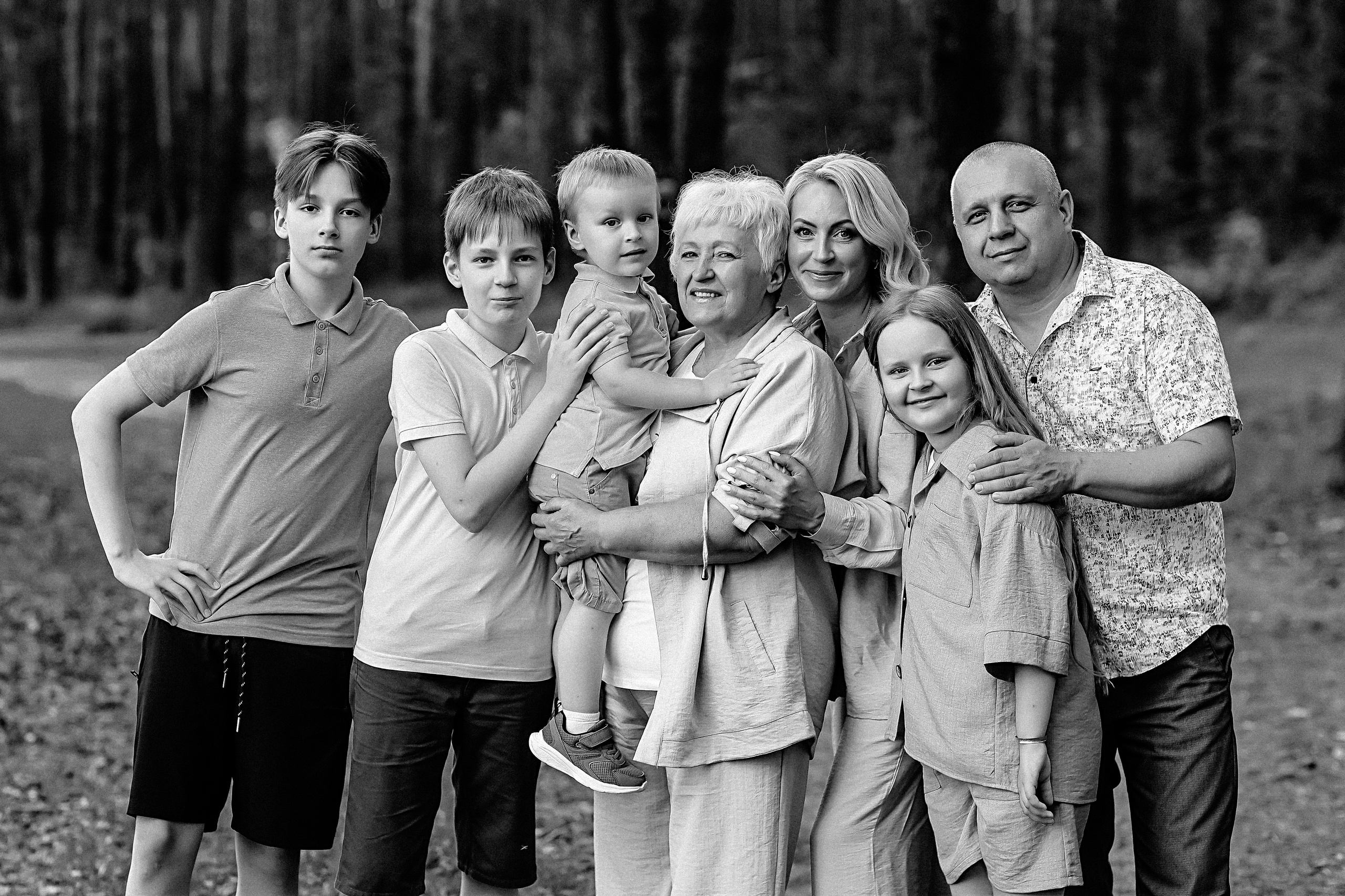 Гагаринский парк (большая семья). Семейный фотограф Тюмень, фотограф на роды Салмина Мария