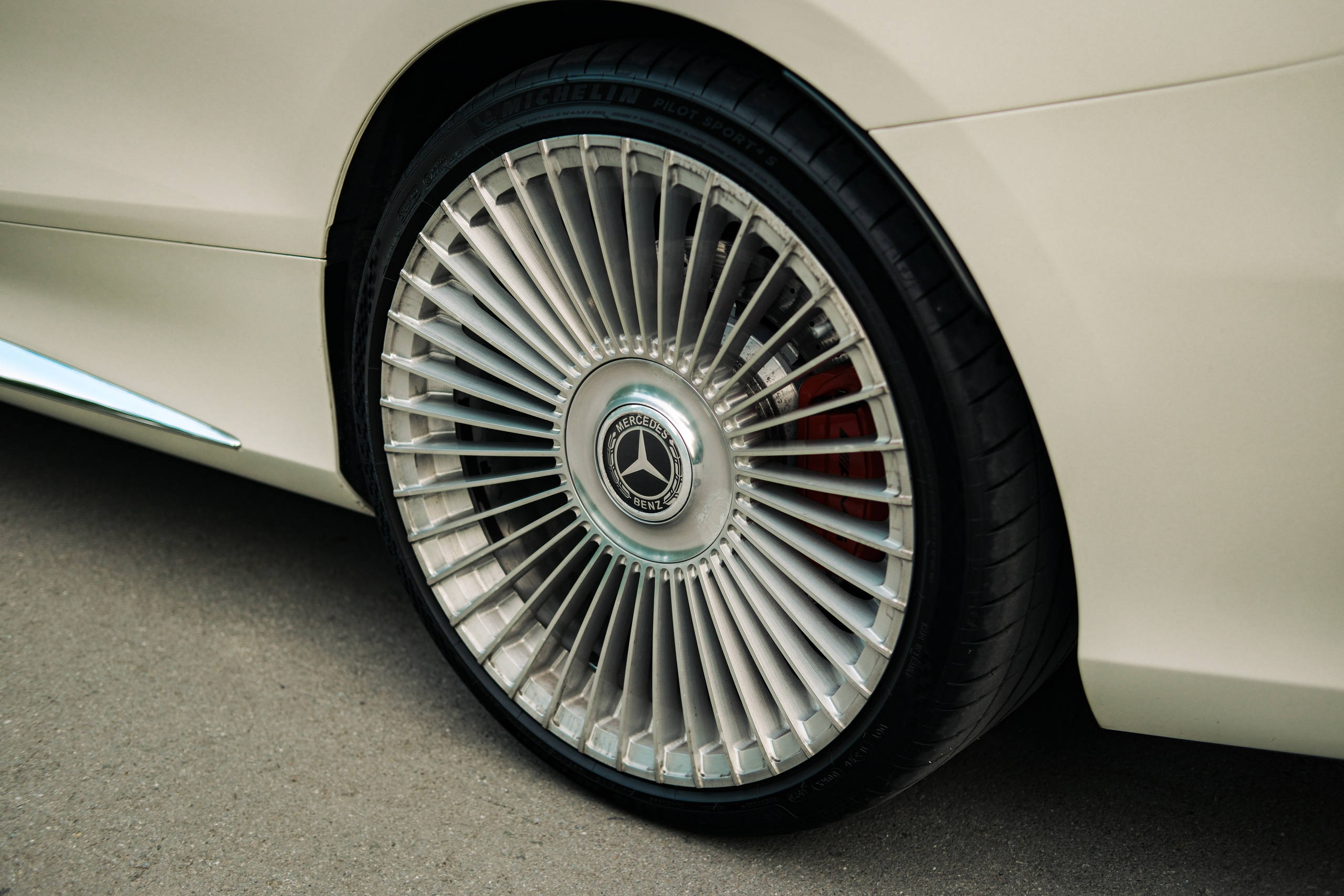 Профессиональная фотосессия Mercedes Benz S63 AMG Coupe в&nbsp;Новосибирске. Автомобильный фотограф Чанчин Владимир: детальные снимки кузова, интерьера и&nbsp;динамики. Съемка автомобиля для продажи