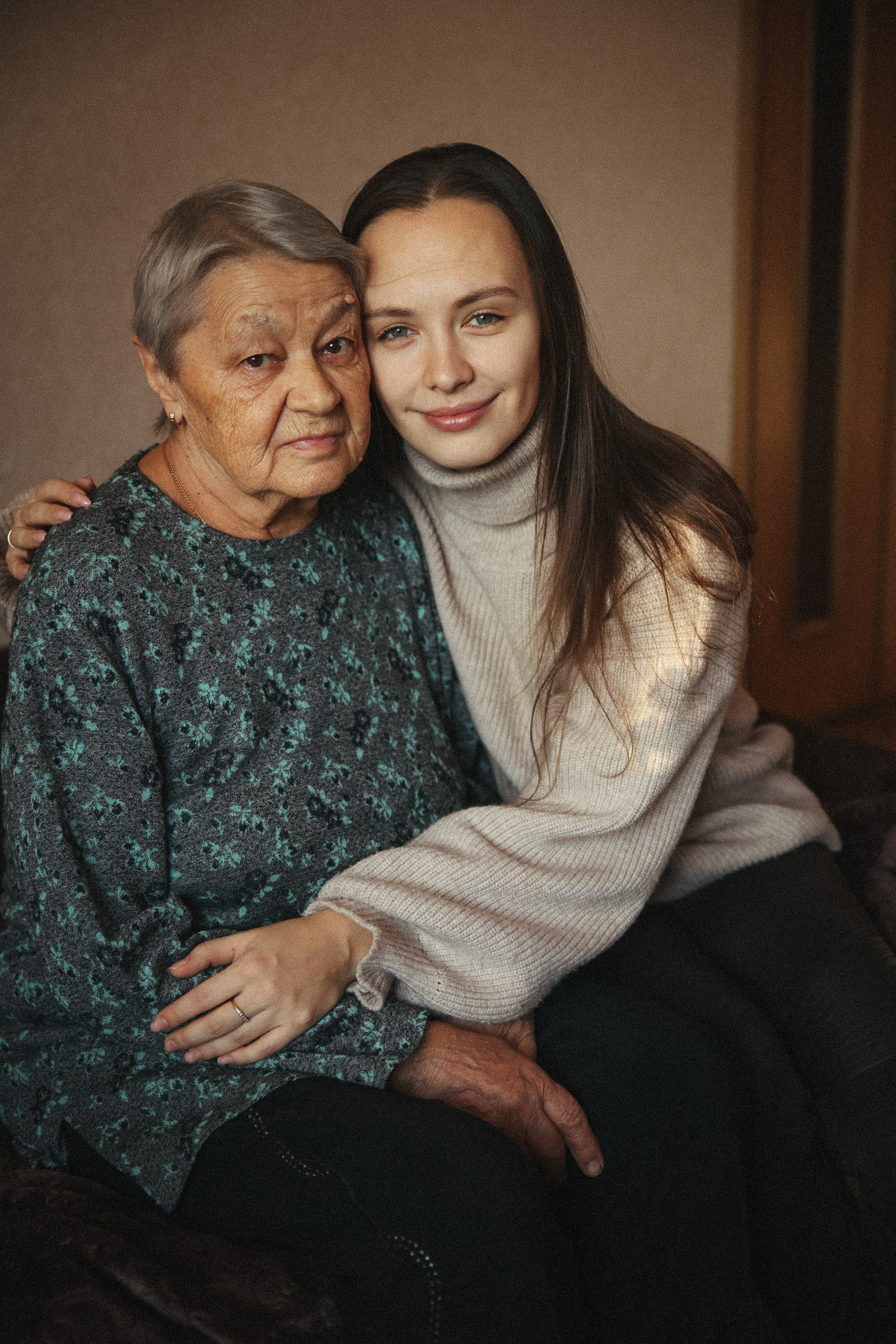 Семейная фотосессия домашняя фотосессия бабушка в гостях у бабушки. Фотограф Владимир Москва