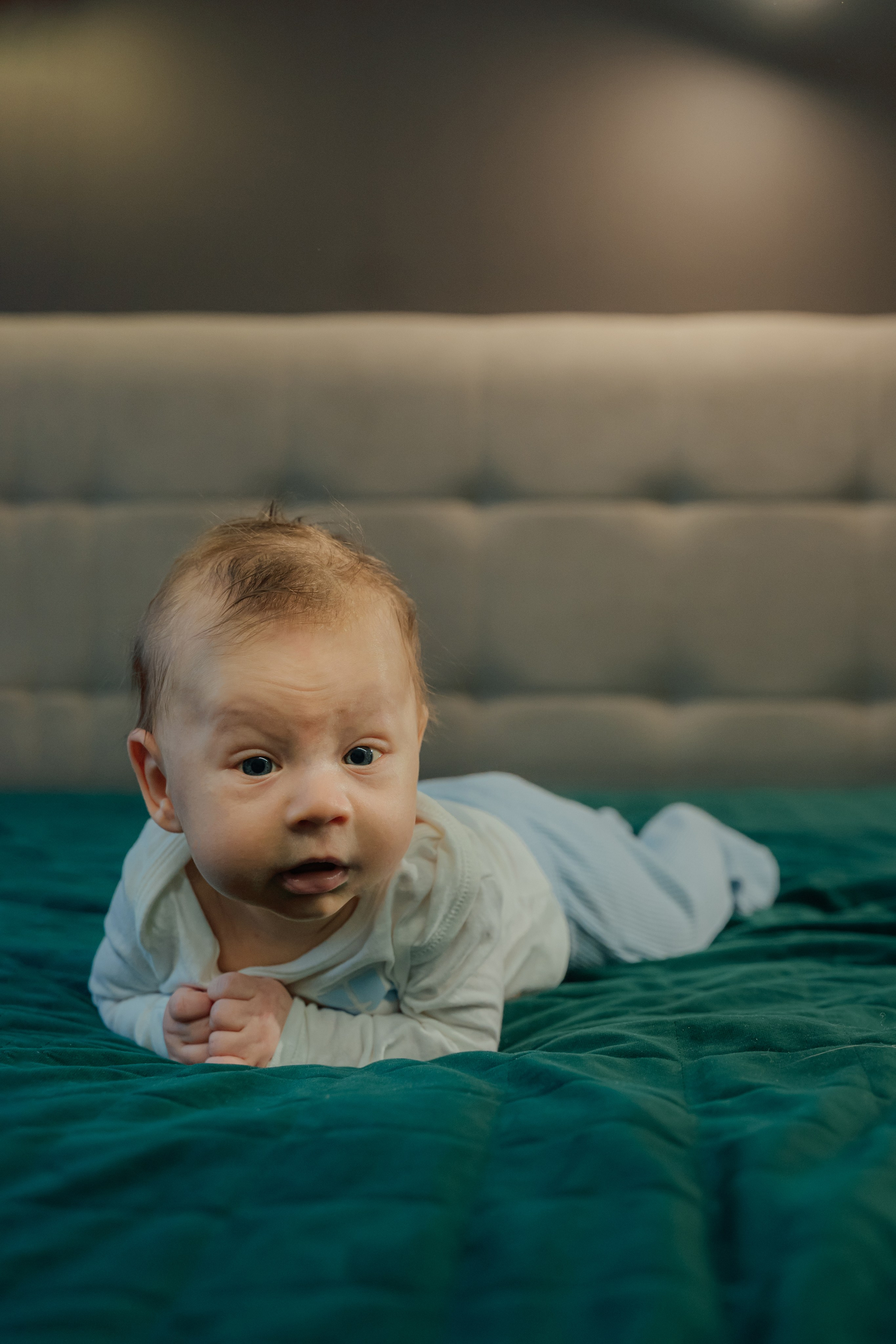 Домашняя семейная фотосессия с новорожденным малышом. Фотограф в Нижневартовске Анна Стрельцова