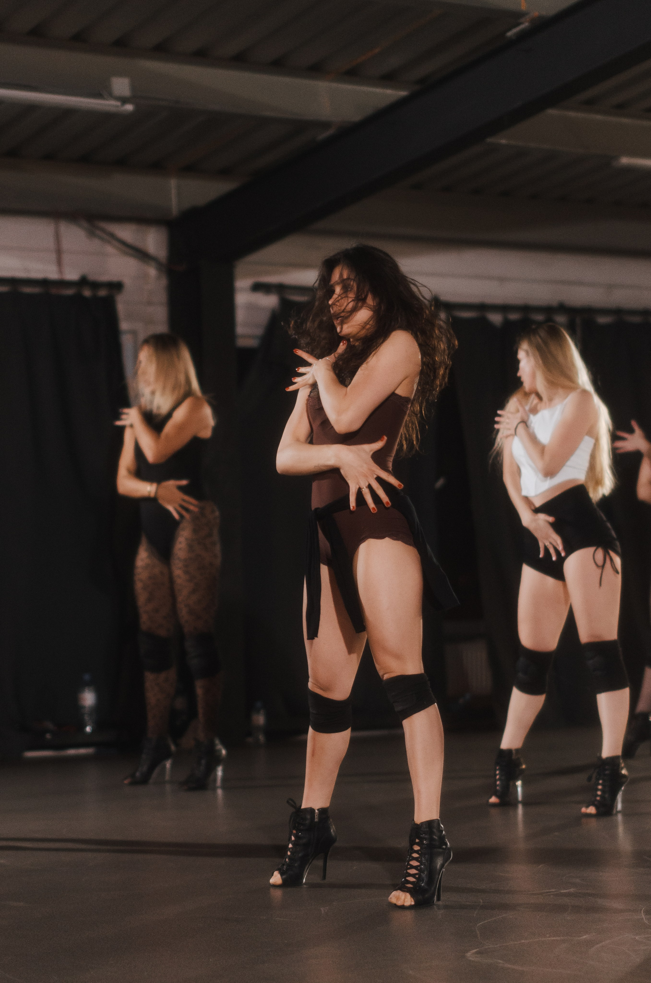 Мастер-классы по High Heels/Girly hip-hop от Оксаны ATTA. Денисова Аля — фотограф для парных съемок и индивидуальных историй в Барнауле