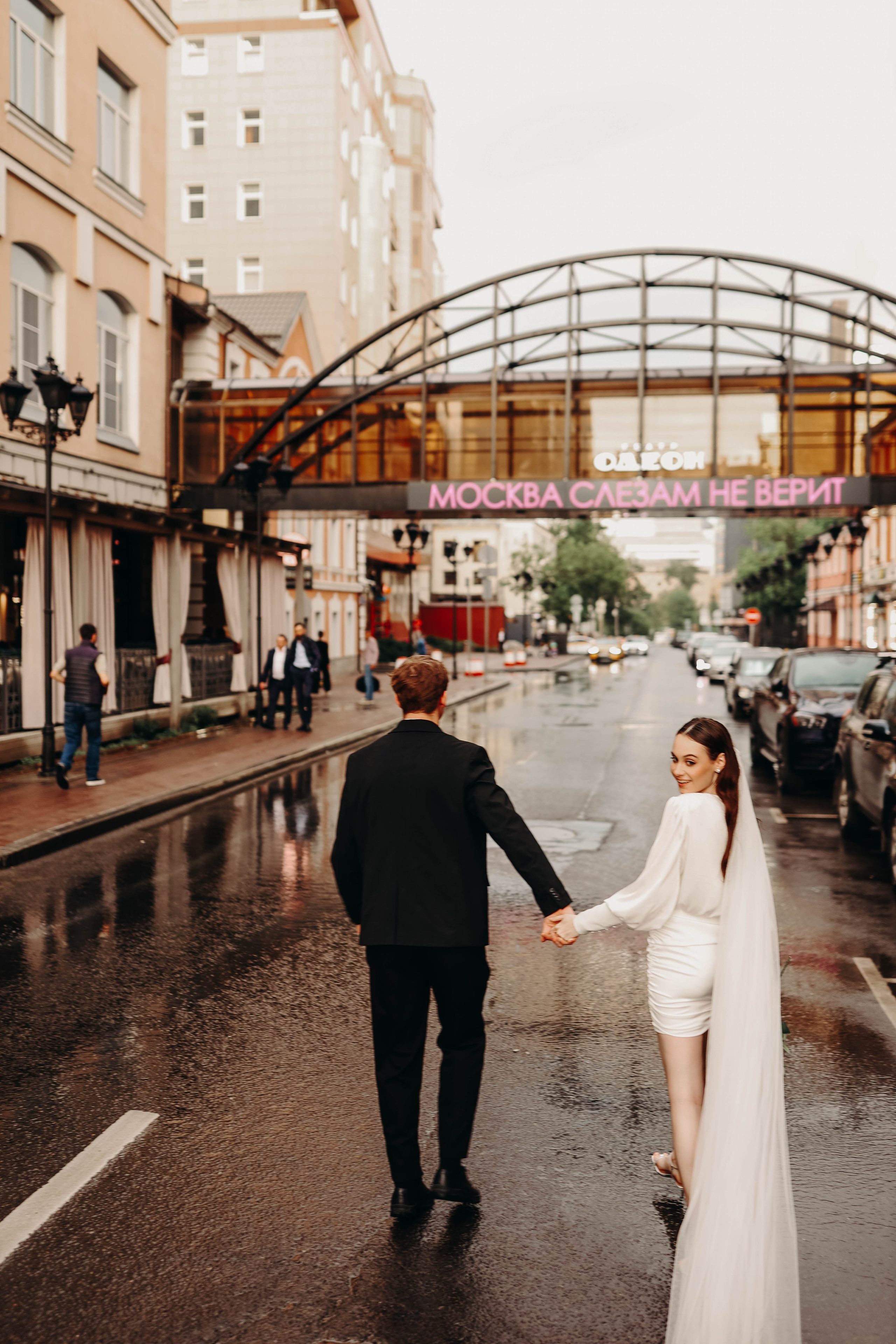 Свадебная фотосессия на улице. Свадебный и семейный фотограф в Москве