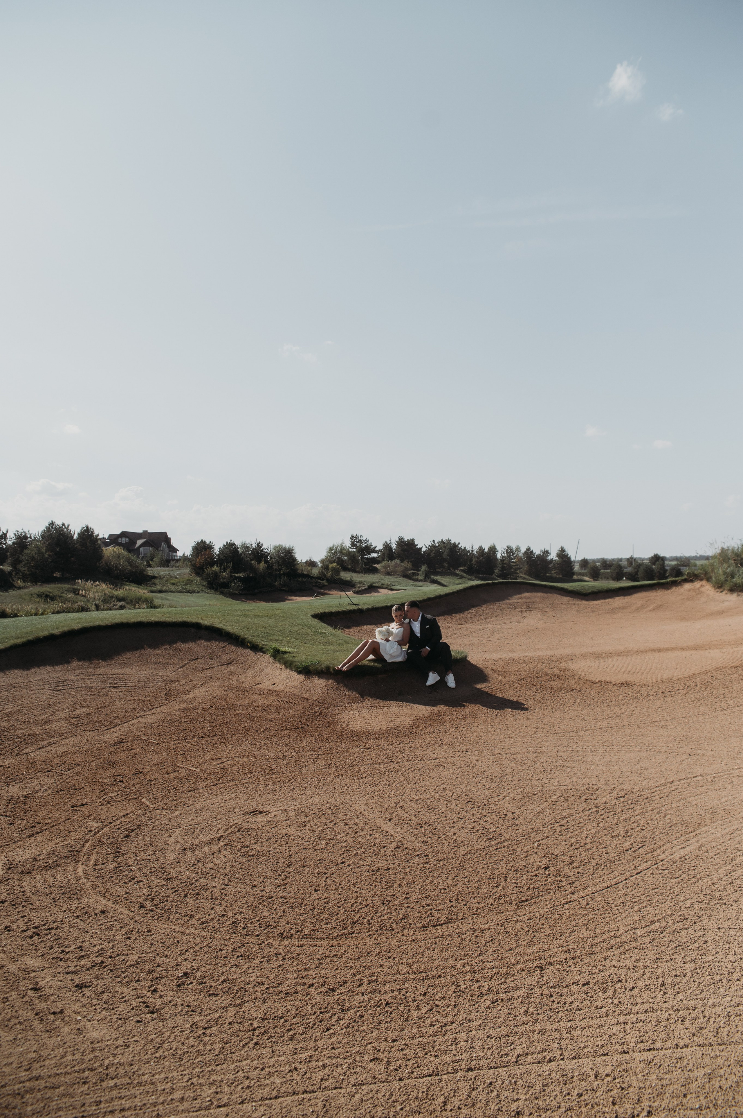 Свадебная фотосессия в Завидово гольф поле с утром невесты и красивым свадебным банкетом. Свадебный фотограф в Твери, Москве и Санкт-Петербурге Денисова Екатерина
