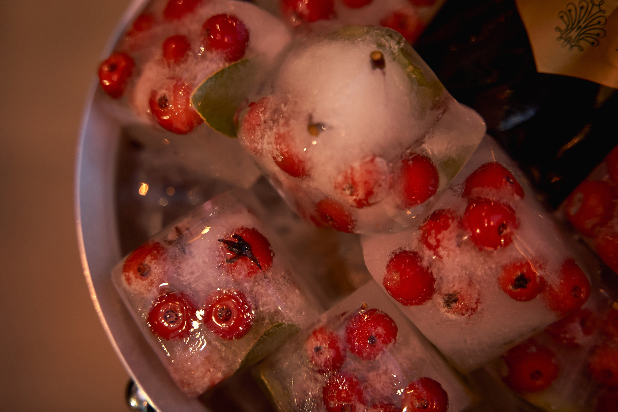 Светская съемка дня рождения 18 лет Камилле от ТВИНС СТУДИО. ТВИНС СТУДИО — лучшие свадебные фотографы и видеографы в Краснодаре