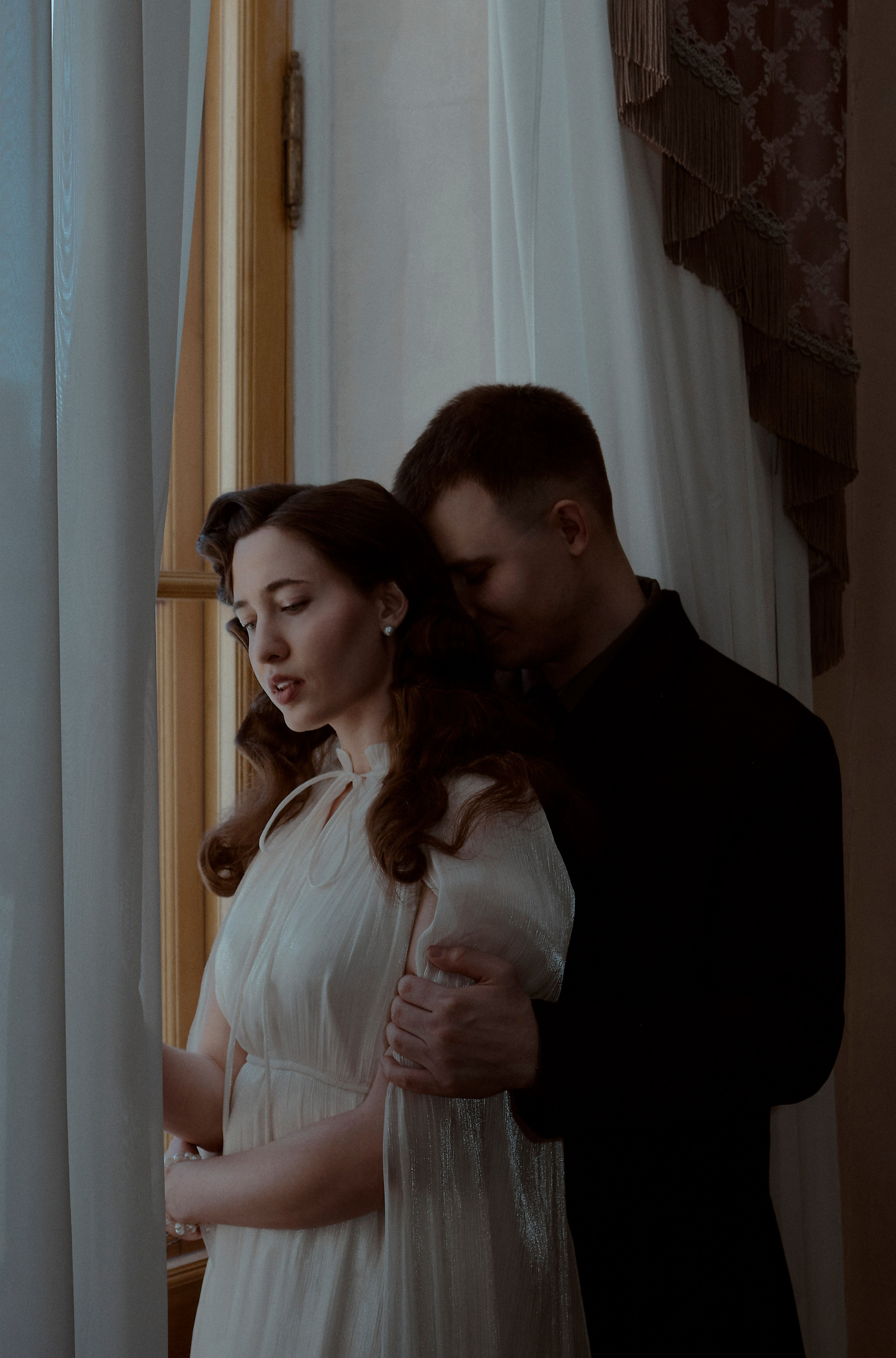 Свадебное лавстори в стенах библиотеки им. Пушкина. Свадебный фотограф в Москве Приятелева Ангелина