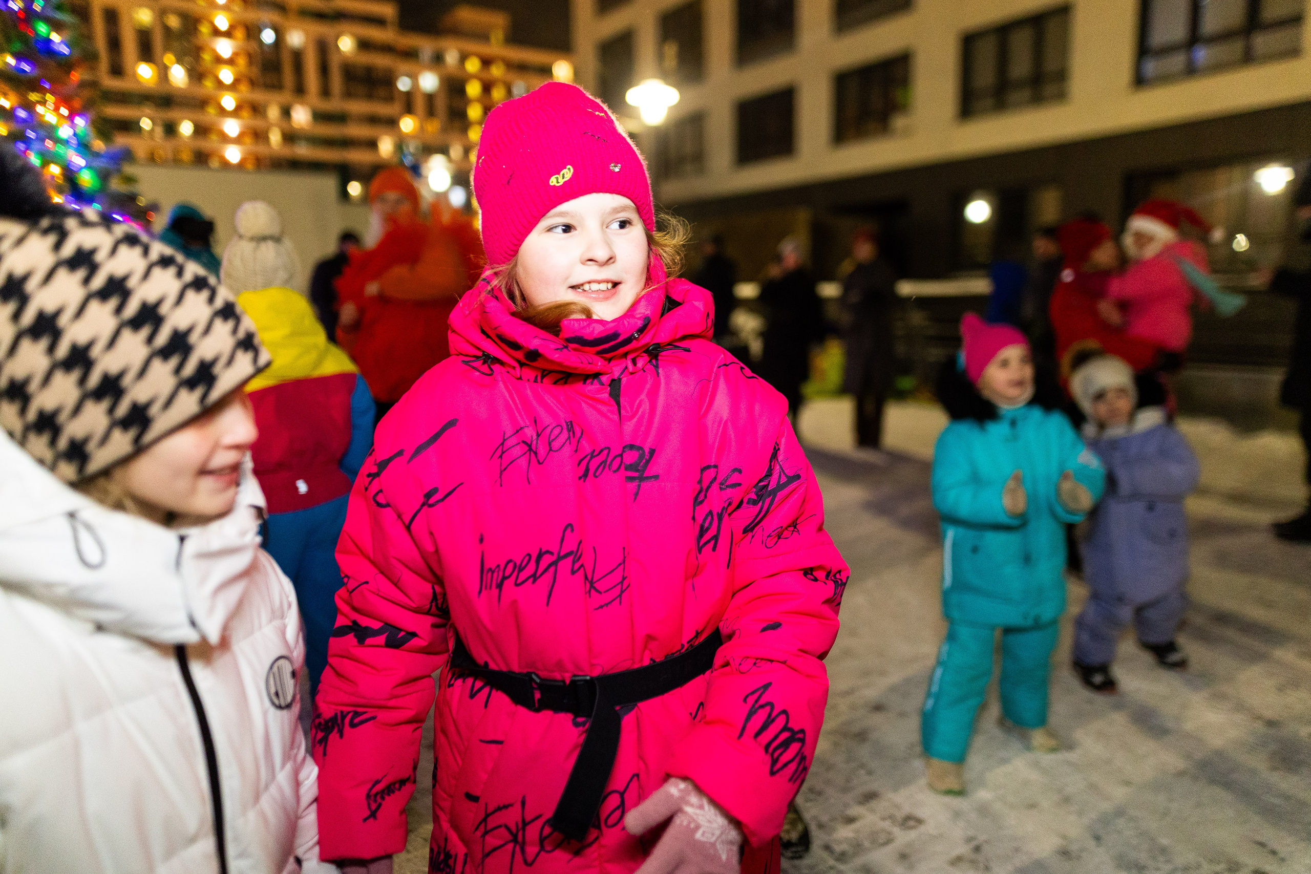 Елка у «Брусники» на Щербакова. Фотограф Родион Нарудинов
