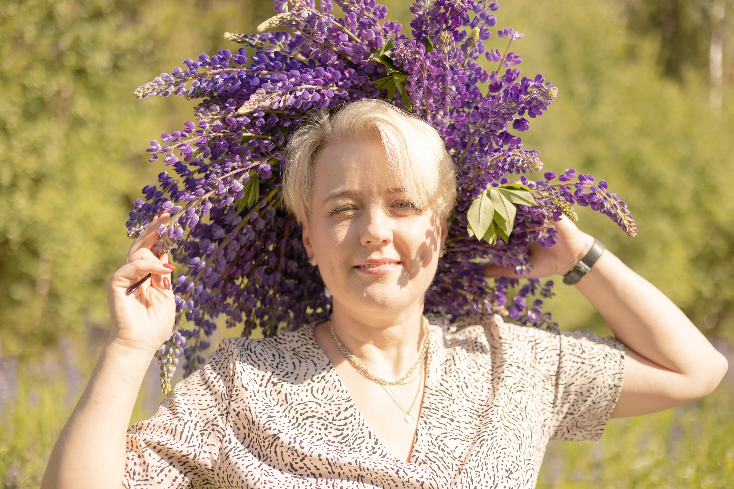 Фотосессия в поле с люпинами