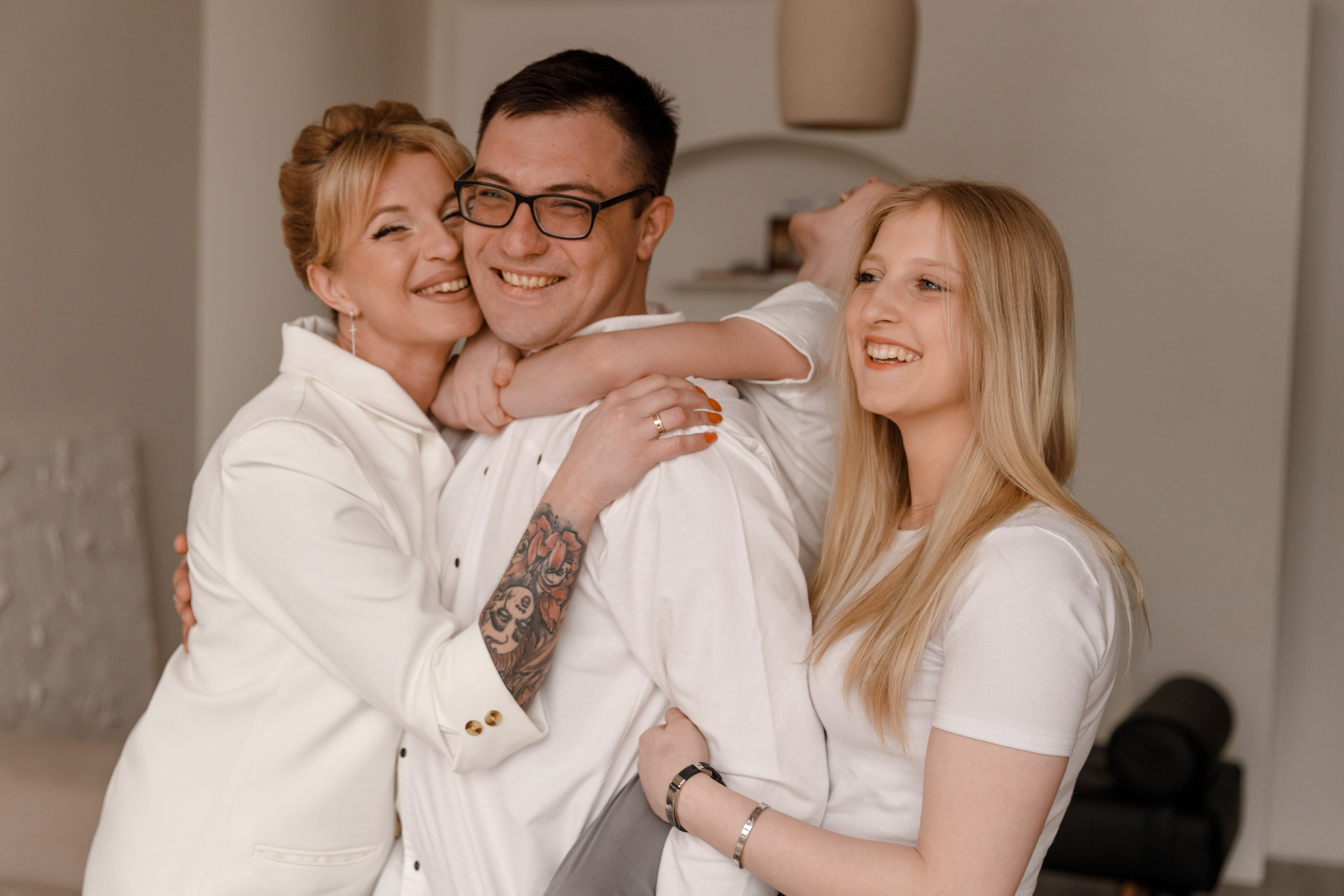 День свадьбы и 2 бульдожика. Авето фото. Выпускные альбомы Камчатка