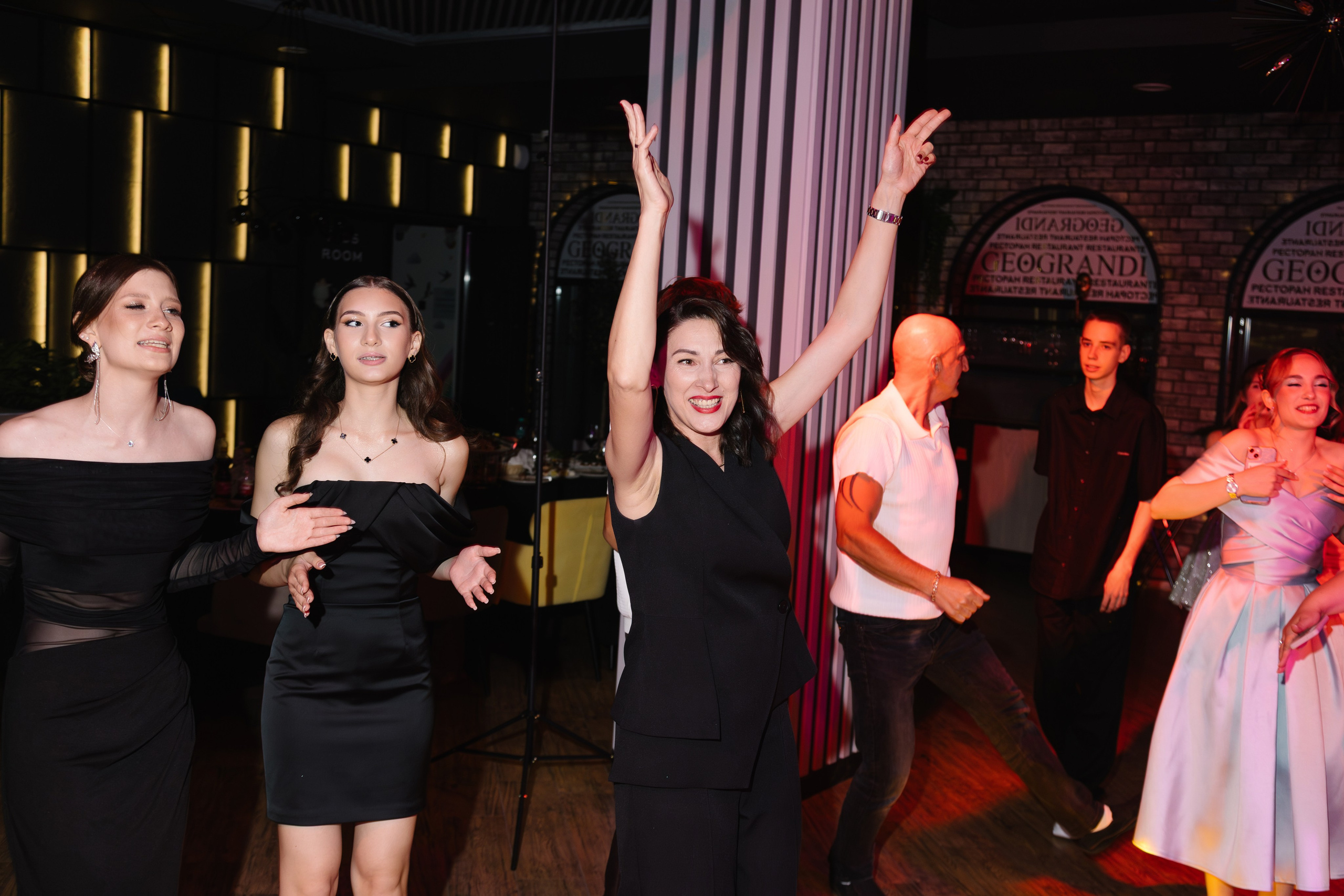 Выпускной 9В класса 2025. Артур Иликчян — Wedding & Event фотограф в Краснодаре