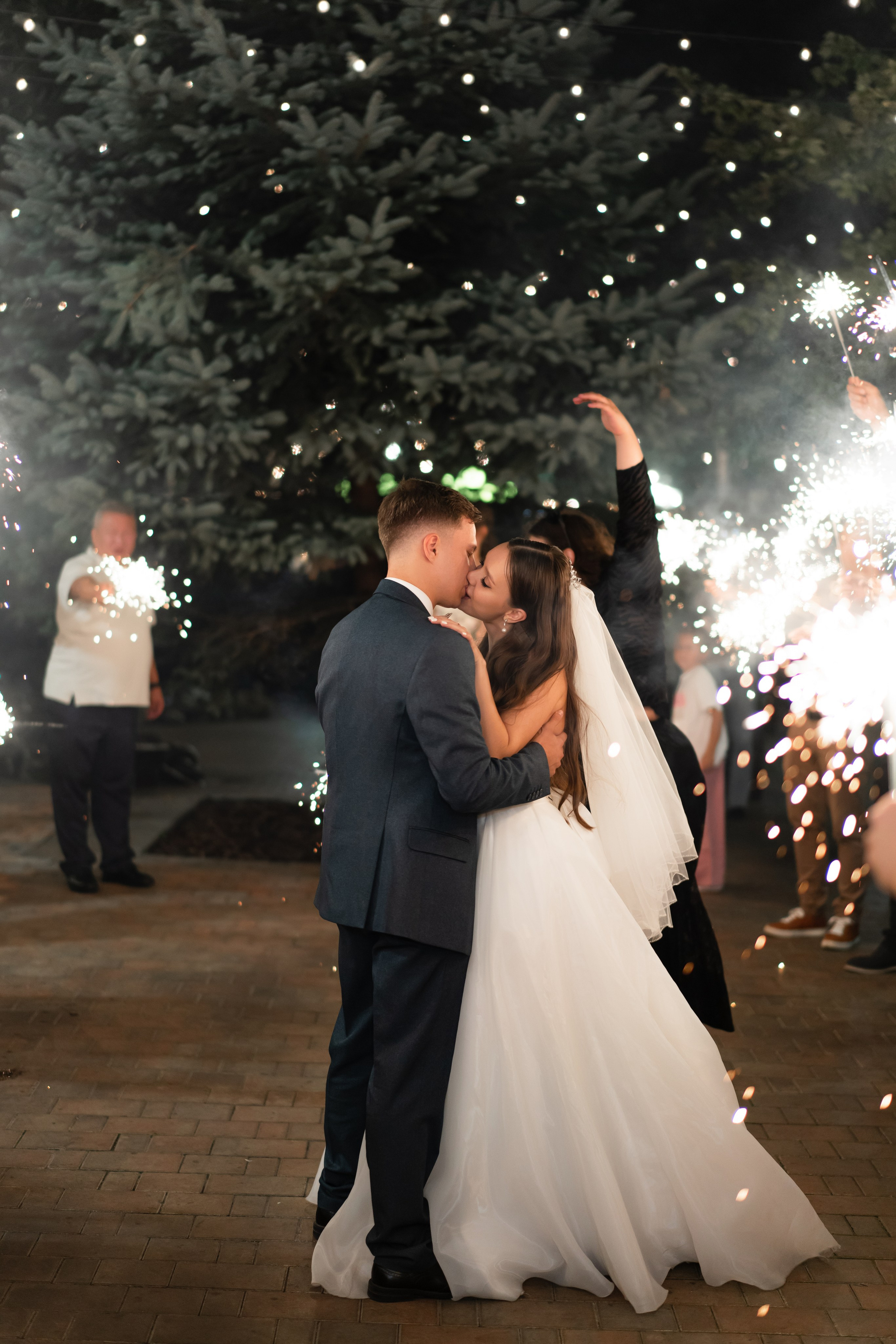 Свадебная фотосессия в Москве. Фотосъёмка в усадьбе Царицыно. Свадебный фотограф Вера Климова