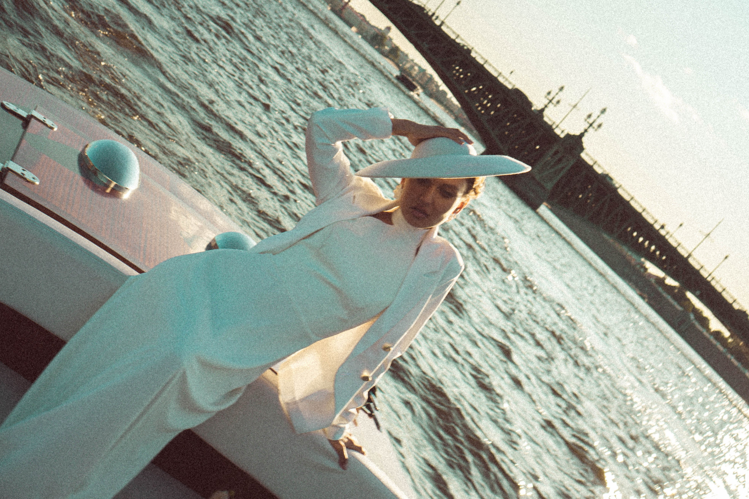 СВАДЕНБНАЯ СЬЕМКА НА КАТЕРЕ ПО КАНАЛАМ САНКТ-ПЕТЕРБУРГА И В АКВАТОРИИ НЕВЫ. Профессиональный фотограф, Санкт-Петербург — Виктория Богомолова