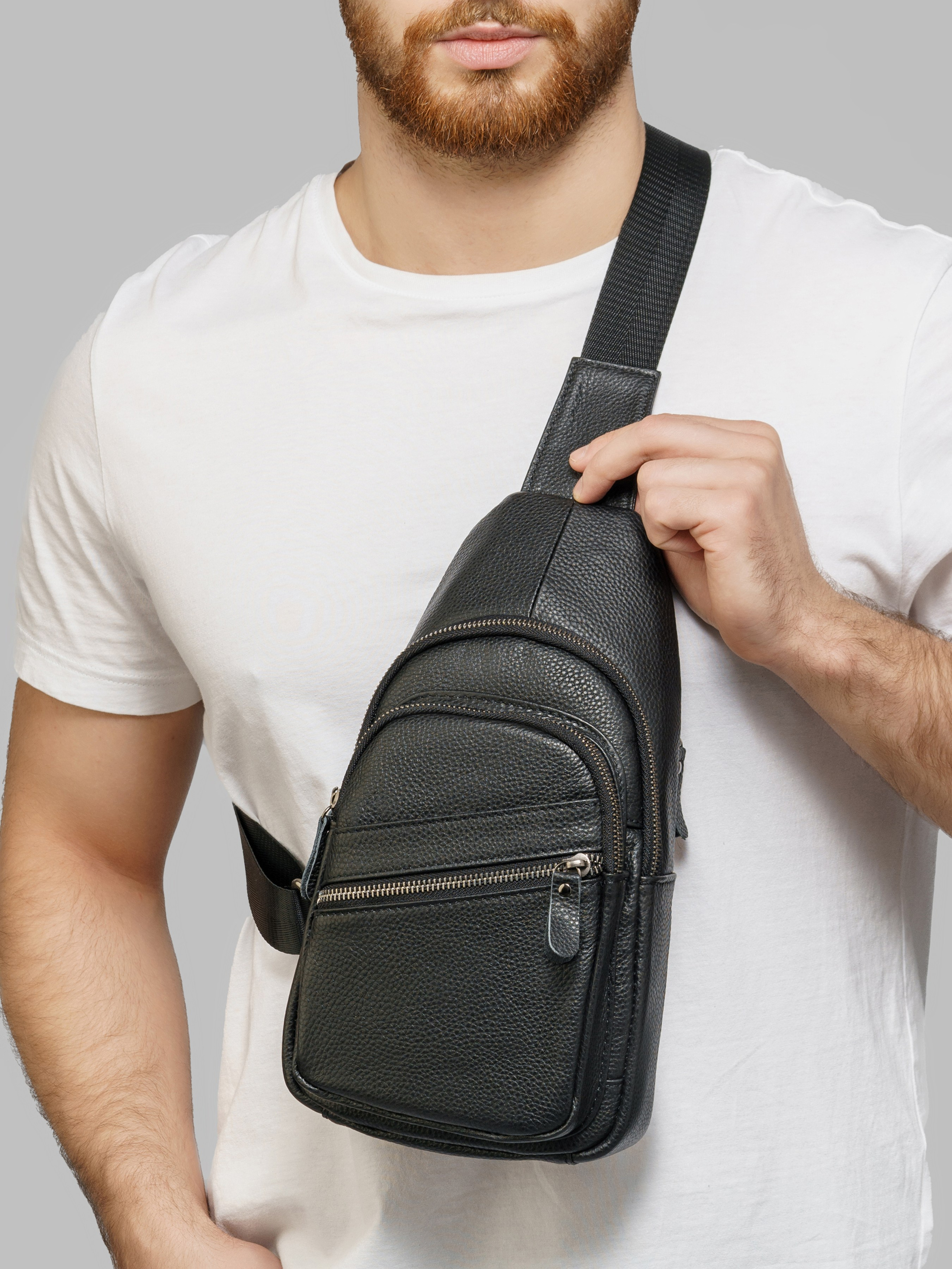 Сумки-бананки, модель Кирилл. KED Production — продакшн из СПб. Создаём фото, видео и контент, который помогает брендам и селлерам продавать больше