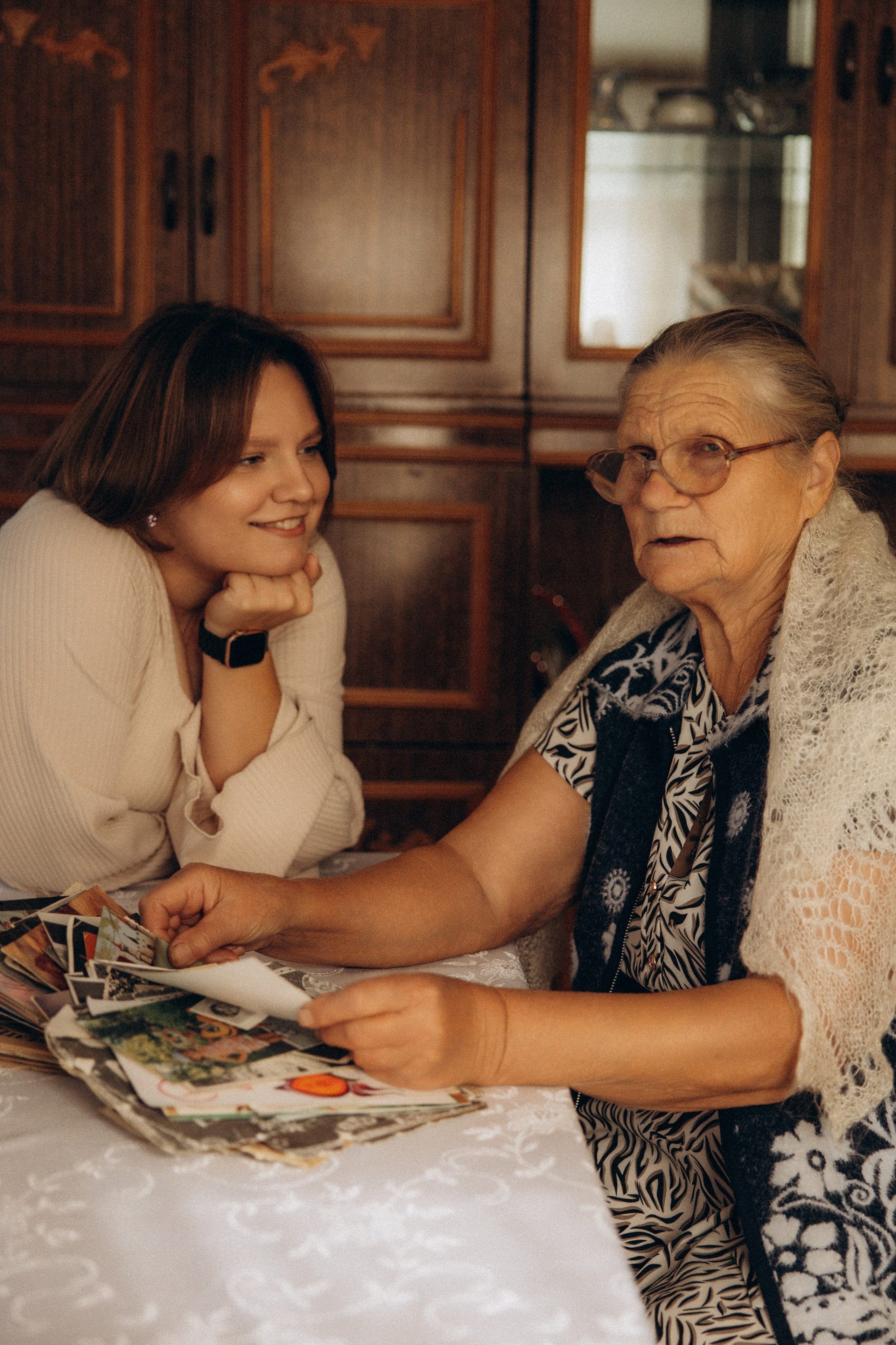 Аня и бабушка. Семейный фотограф Губкин/Старый Оскол