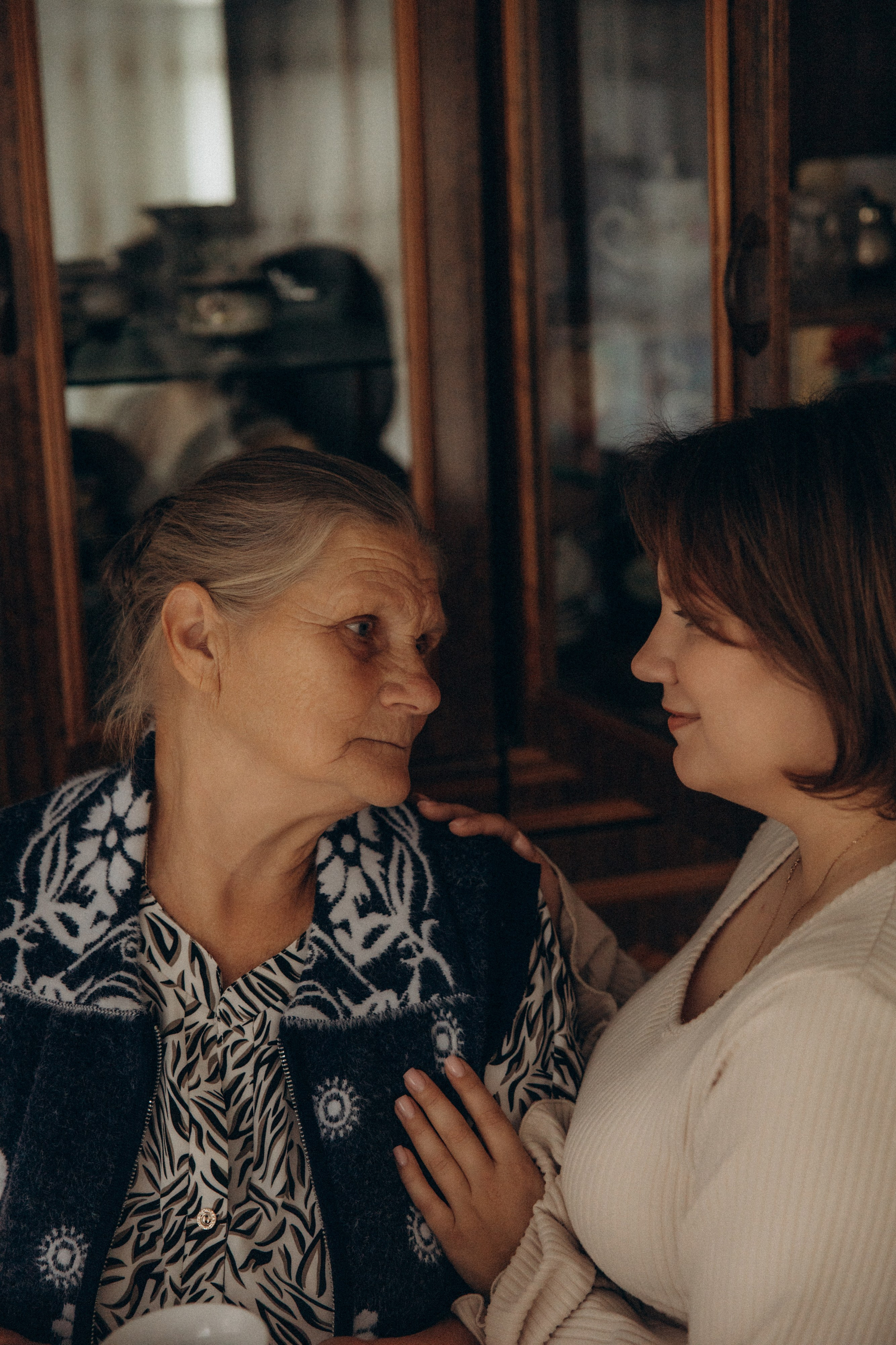 Аня и бабушка. Семейный фотограф Губкин/Старый Оскол