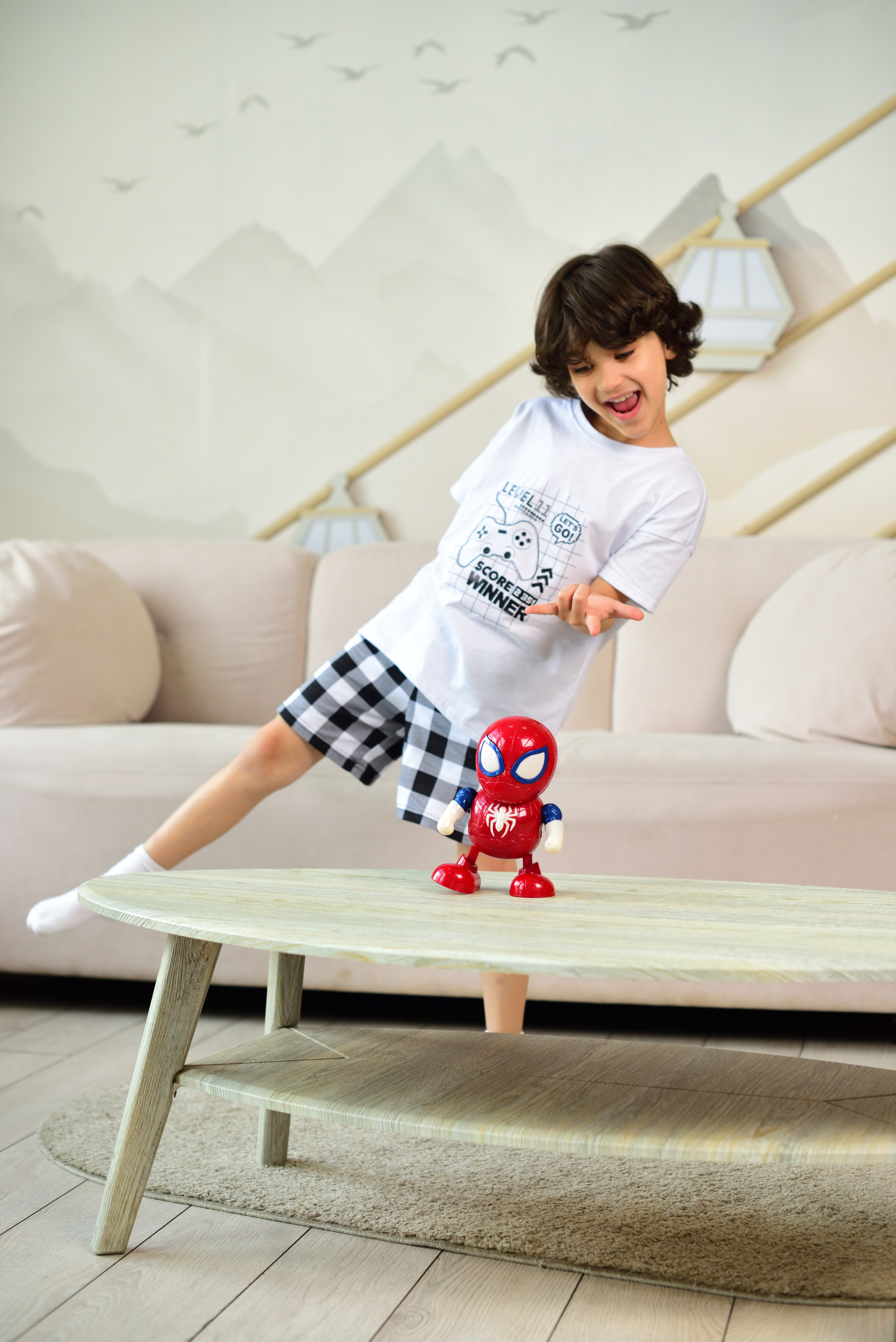 Лаконичная модельная съемка для интернет-магазинов.