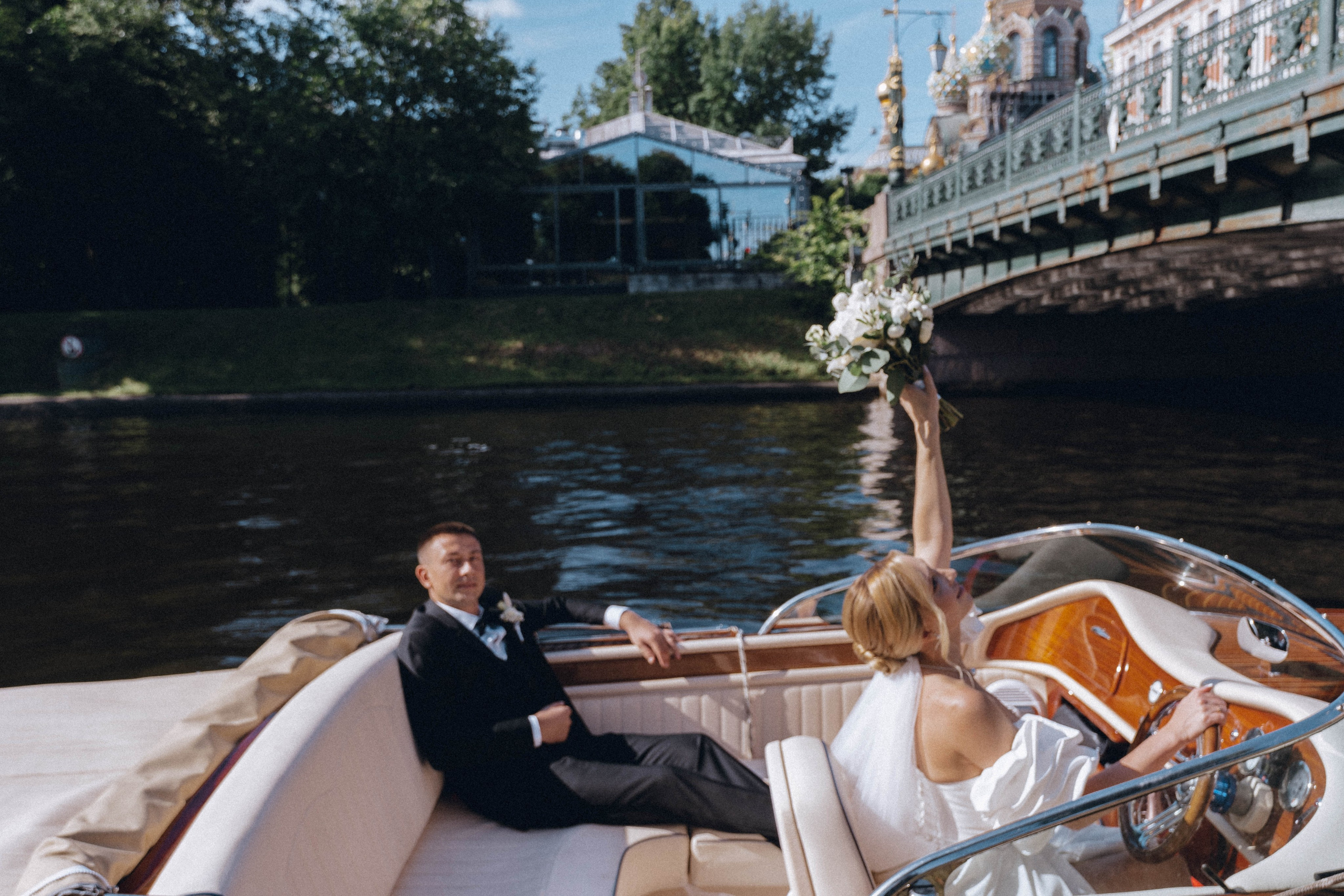 СВАДЕНБНАЯ СЬЕМКА НА КАТЕРЕ ПО КАНАЛАМ САНКТ-ПЕТЕРБУРГА И В АКВАТОРИИ НЕВЫ. Профессиональный фотограф, Санкт-Петербург — Виктория Богомолова