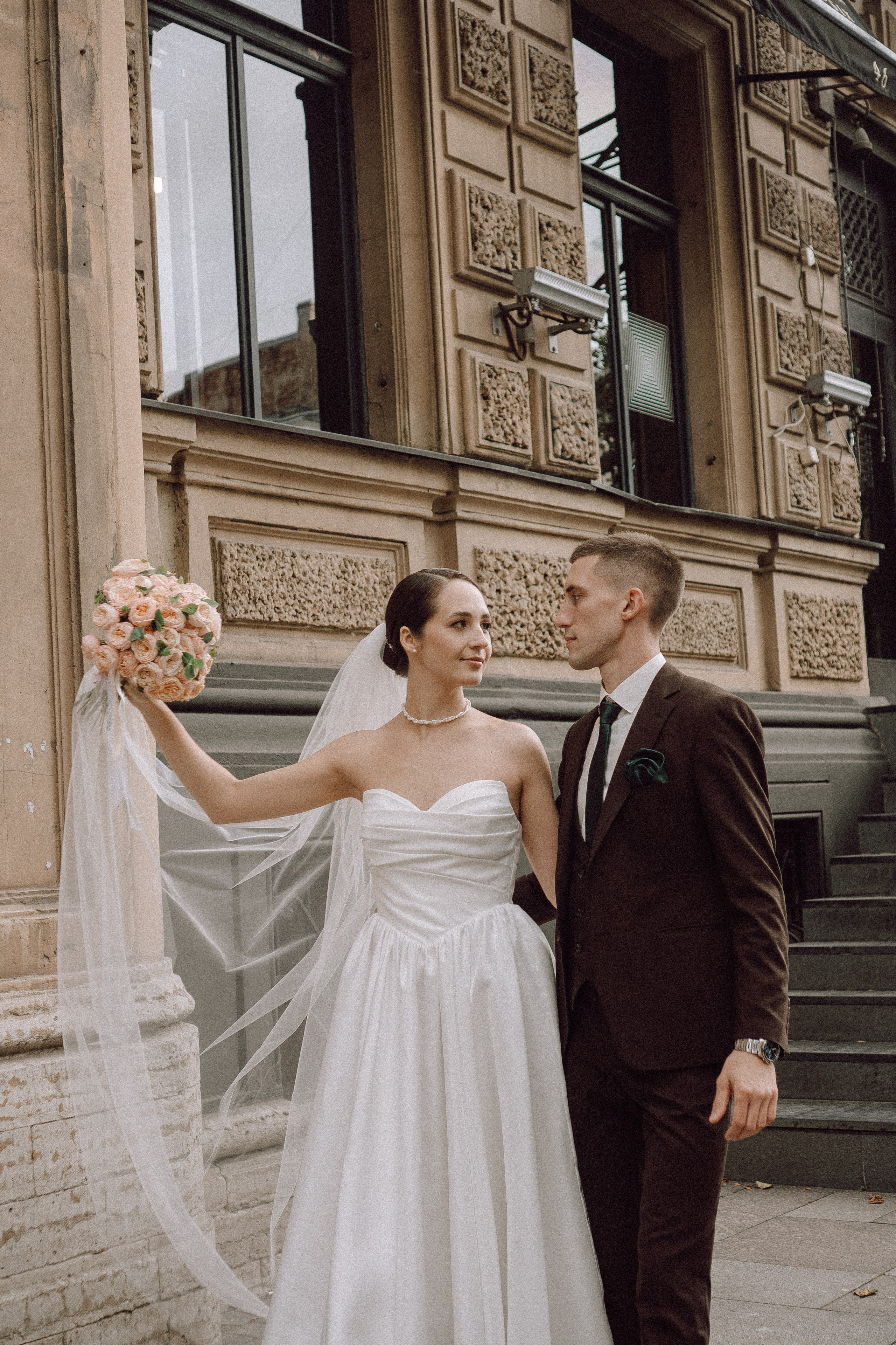 СВАДЕБНАЯ ПРОГУЛКА В САНТК-ПЕТЕРБУРГЕ (ИСАКИЕВСКИЙ СОБОР, ЗИМНЯЯ КАНАВКА, ЭРМИТАЖ И БОЛЬШАЯ МОРСКАЯ УЛИЦА). Профессиональный фотограф, Санкт-Петербург — Виктория Богомолова