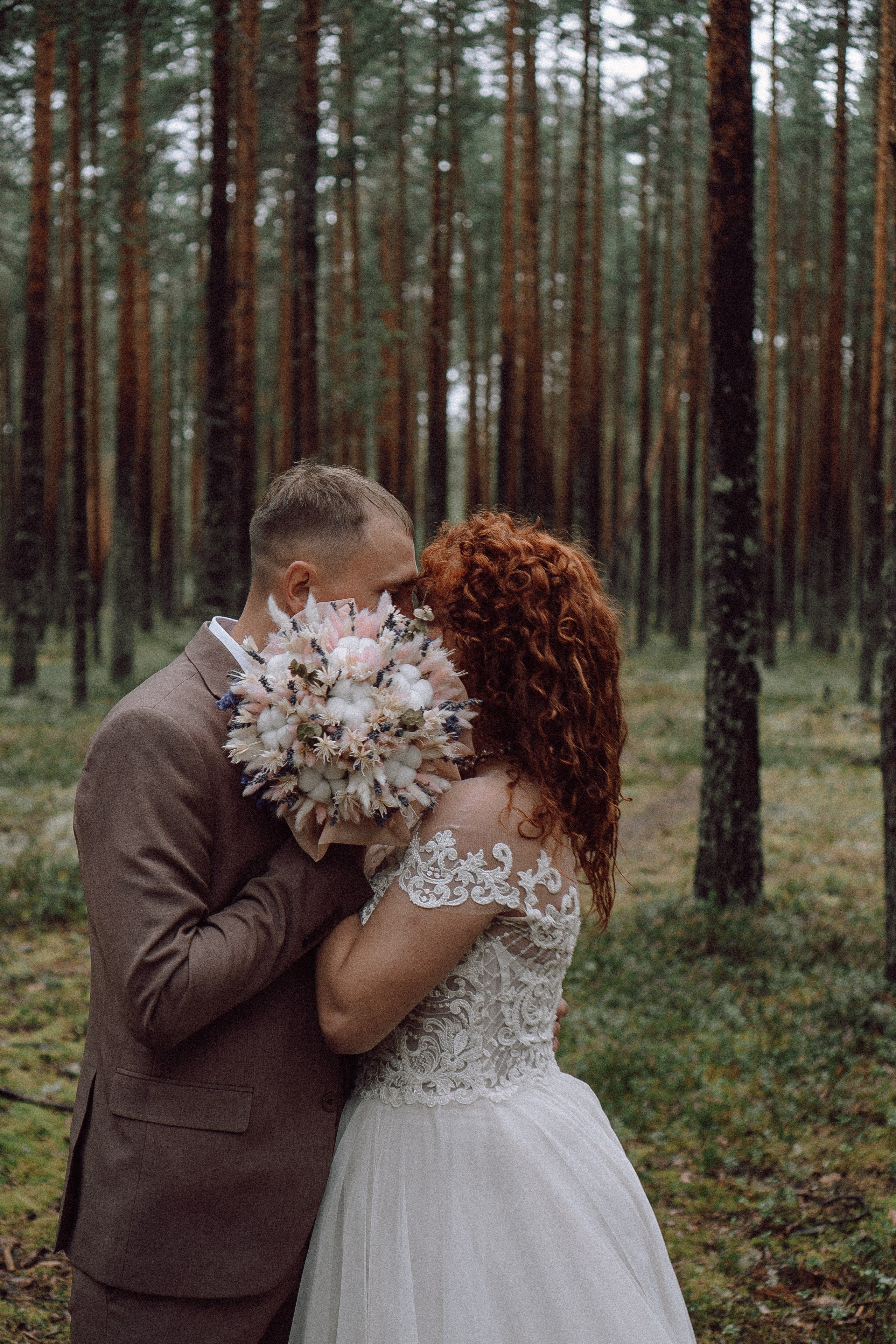 СВАДЕБНАЯ ФОТОСЕССИИЯ ПАРЫ В ГОРОДЕ ПРИОЗЕРСК В СОСНОВОМ ЛЕСУ И С ПИКАПОМ. Профессиональный фотограф, Санкт-Петербург — Виктория Богомолова