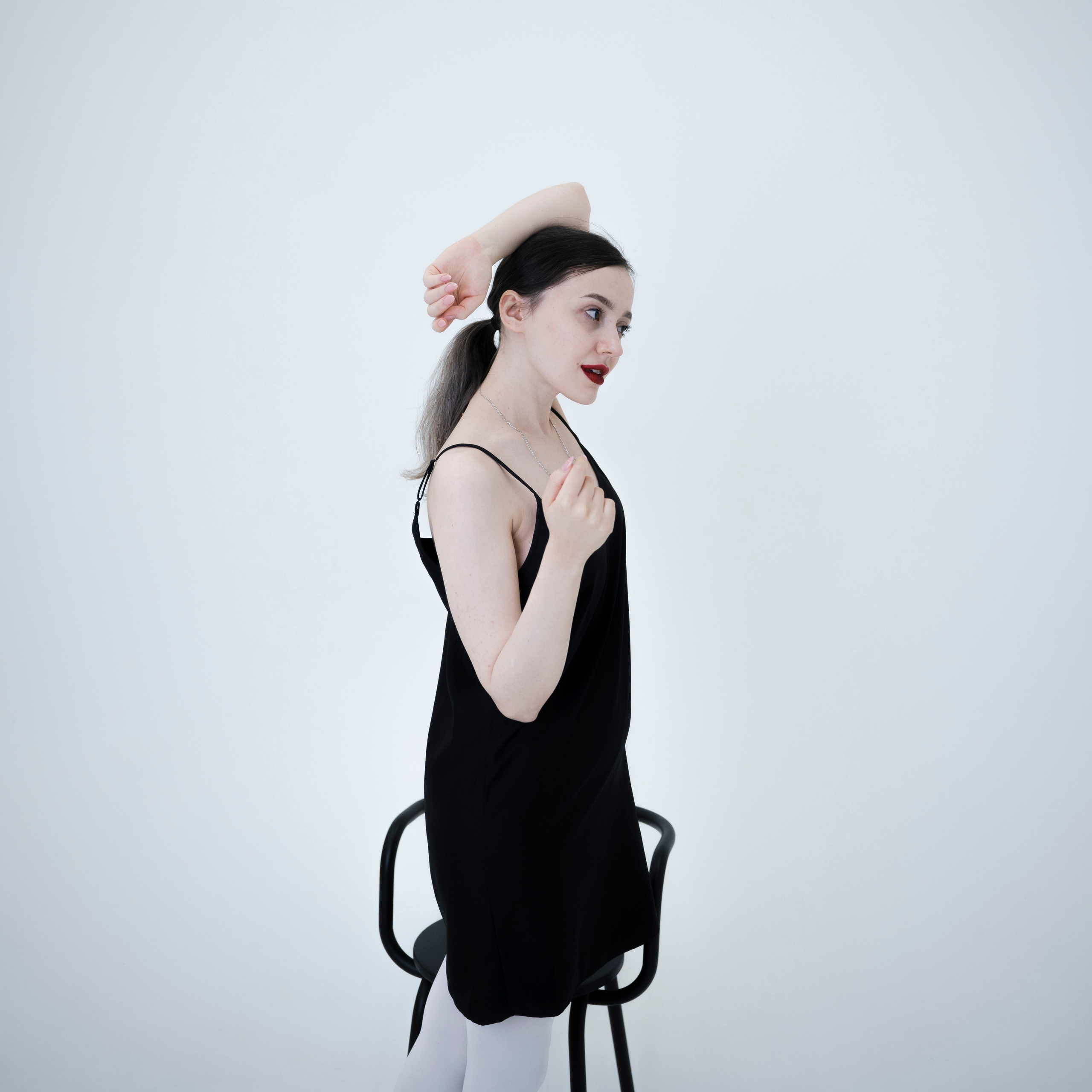 ДЕВОЧКА НА ШАРЕ. Главная