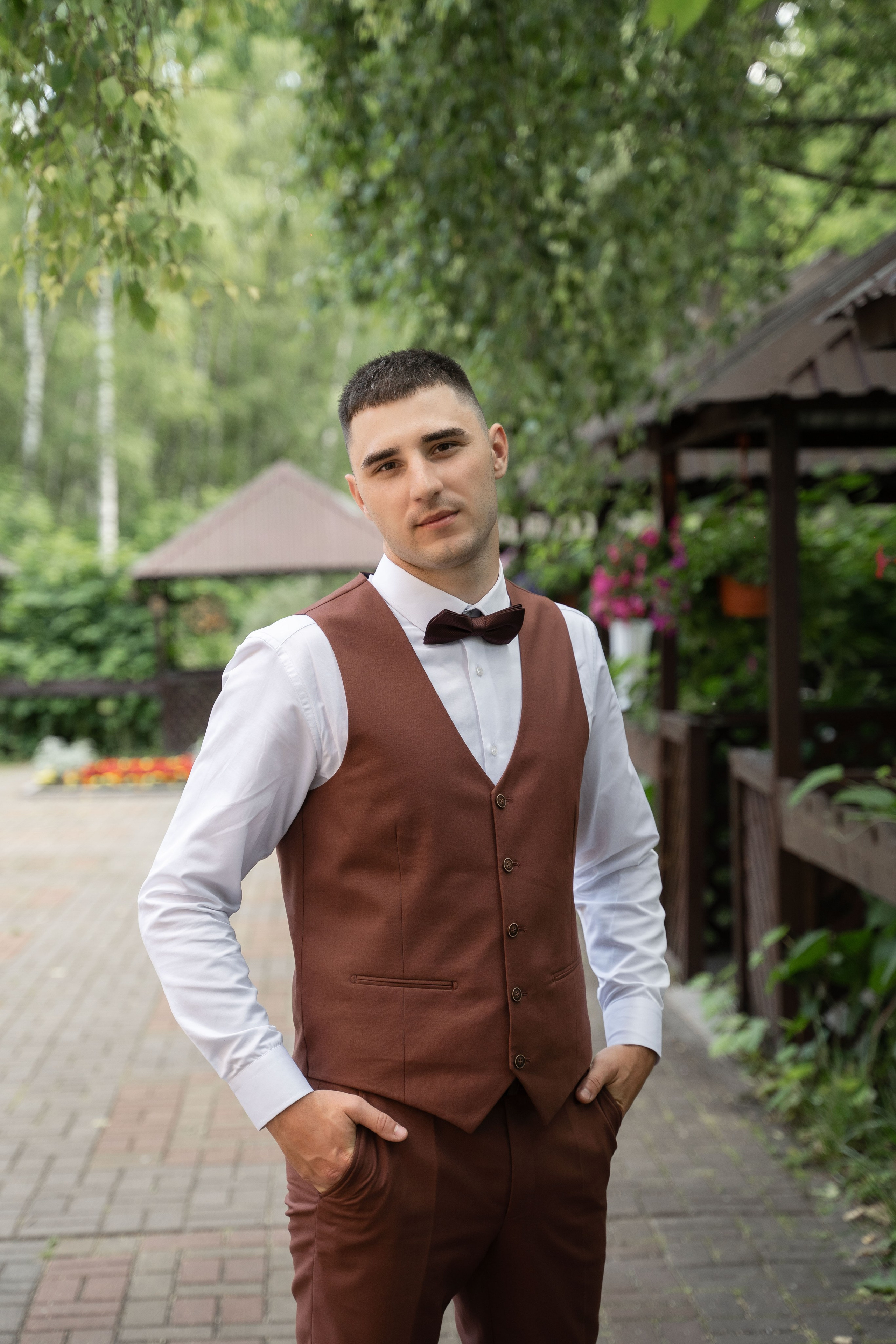 Арина и Даниил (г. Курск, Роща невест). Фотограф Вера Зверуго в Орле