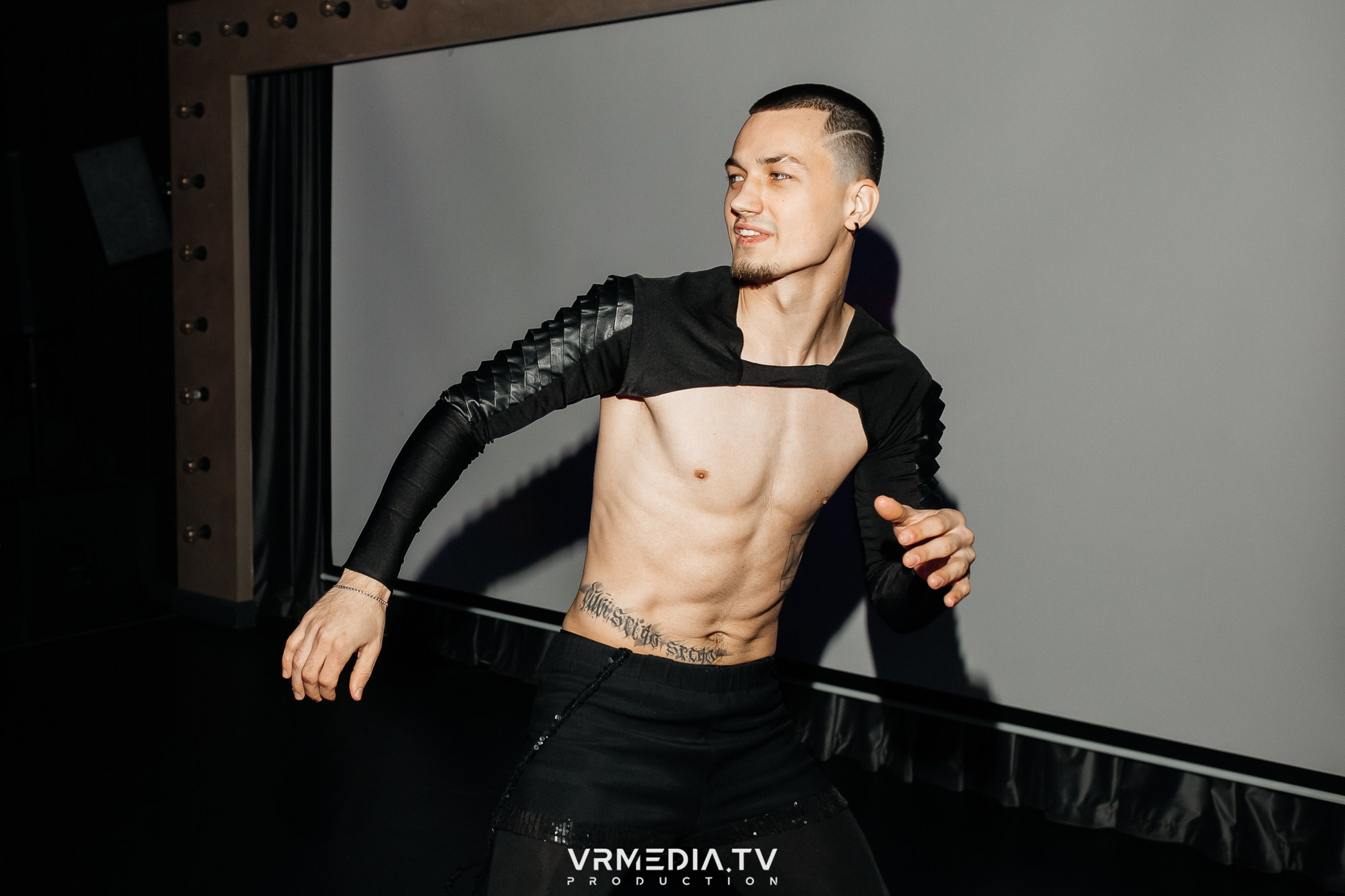 ЗИМА ХОЛОДА в караоке-баре «Volna»