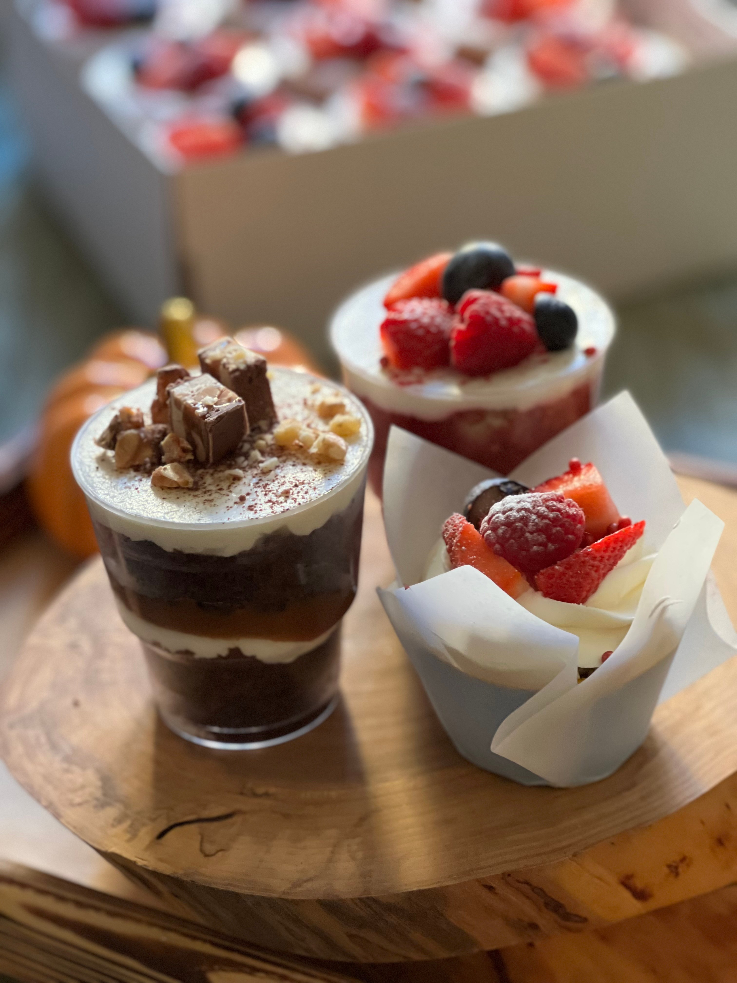 Торты и десерты. Выездной кейтеринг, съедобные букеты, торты и сладости на заказ