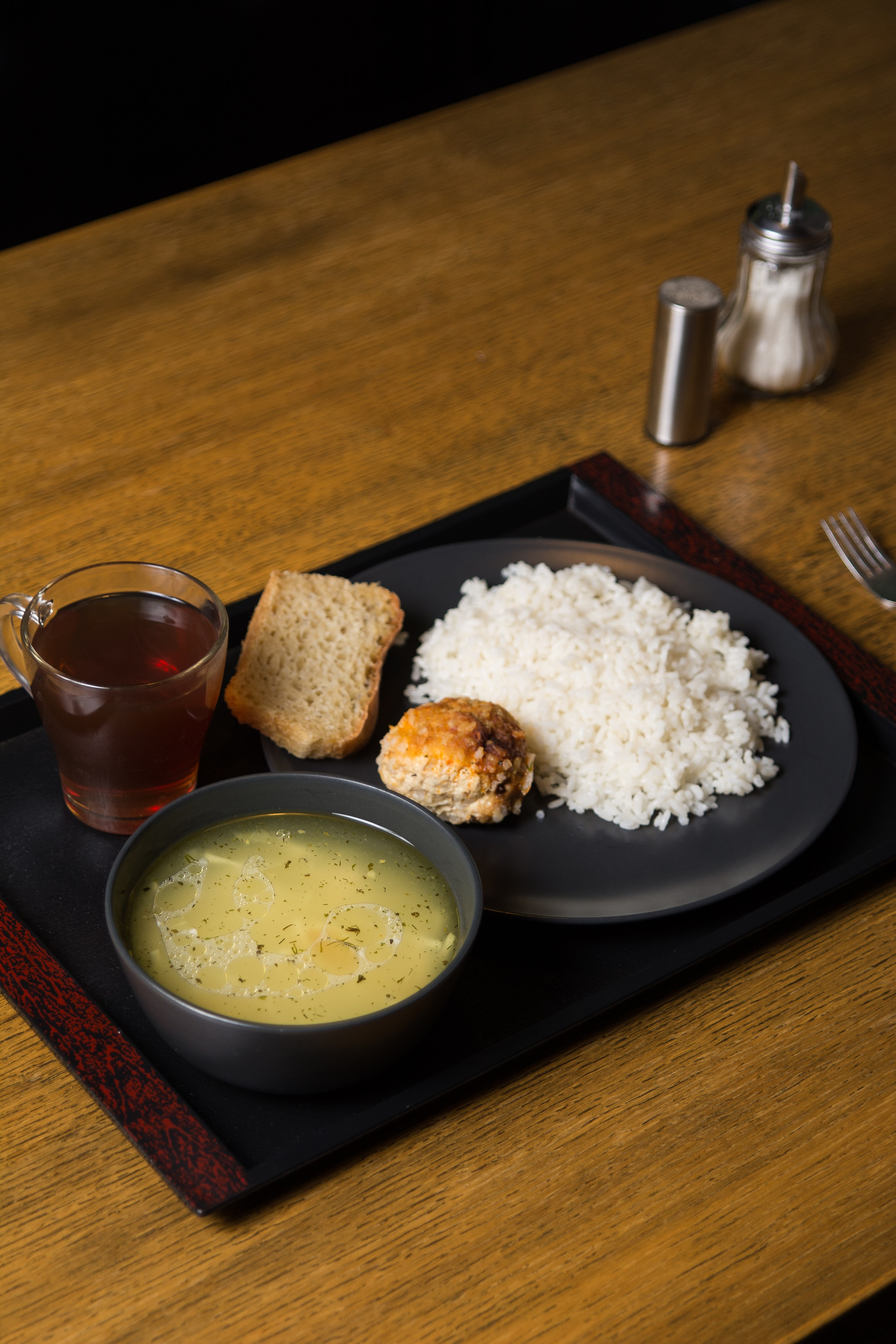 food фотограф Тимур Хабибуллин Уфа - комбо обед рис котлета суп чай кусочек хлеба