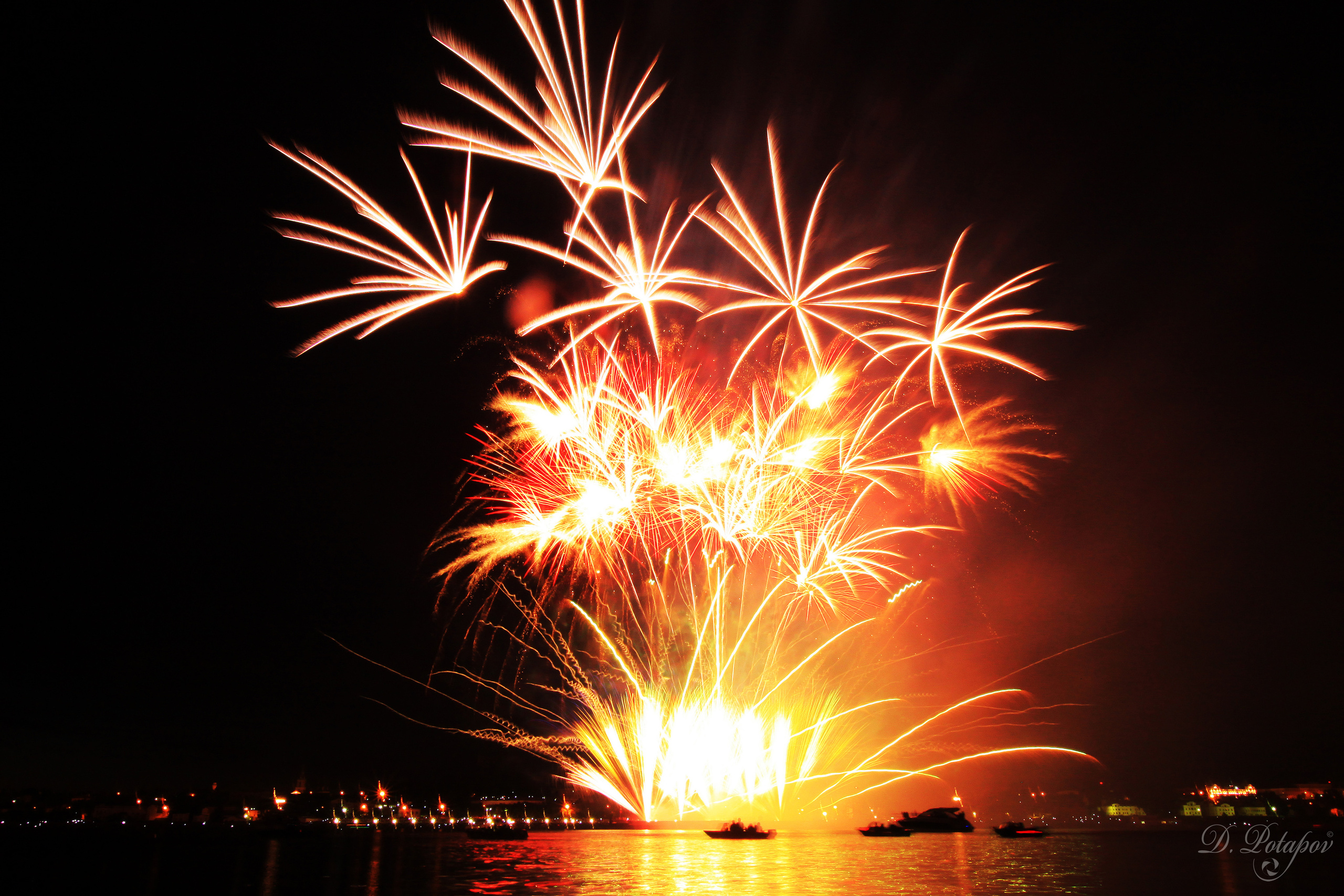 Костромской фестиваль фейерверков. Московский фотограф Дмитрий Потапов