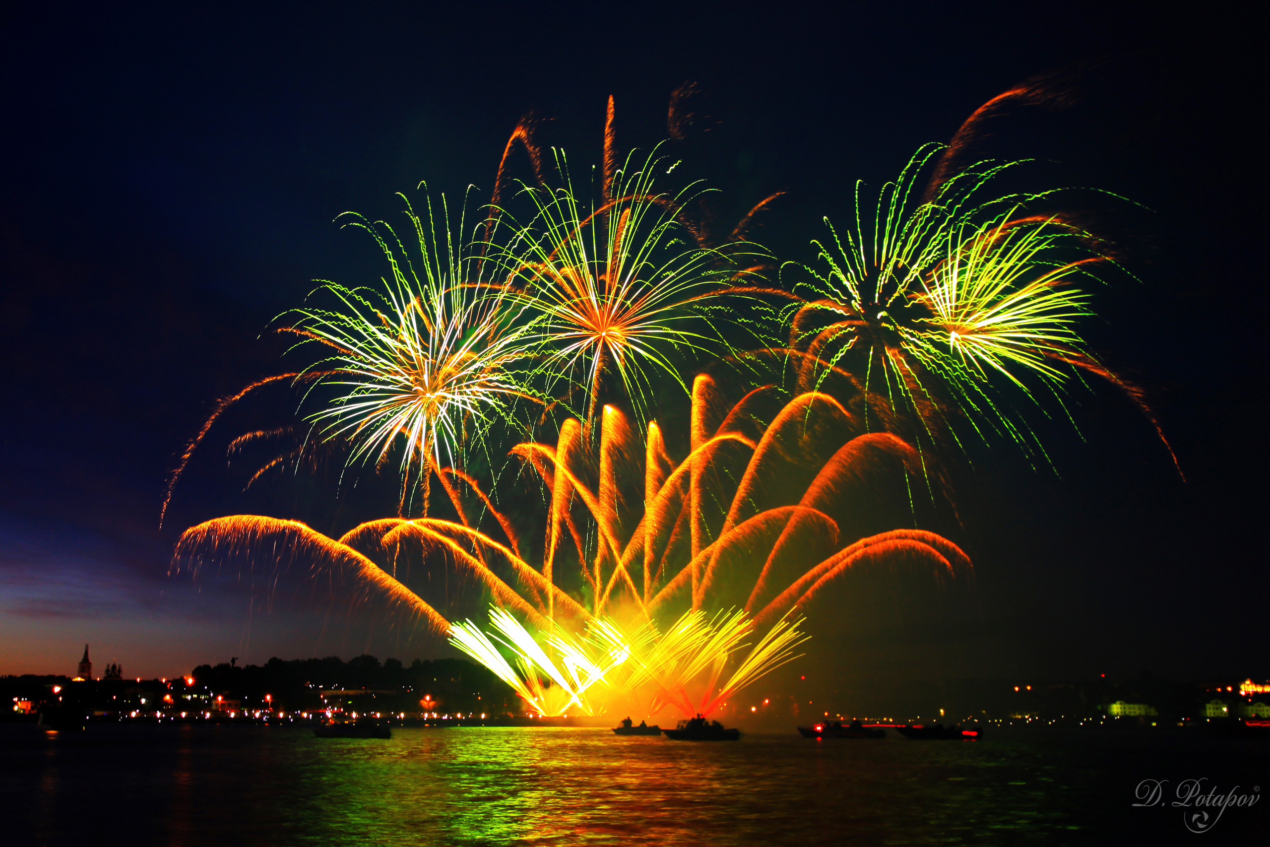 Костромской фестиваль фейерверков. Московский фотограф Дмитрий Потапов
