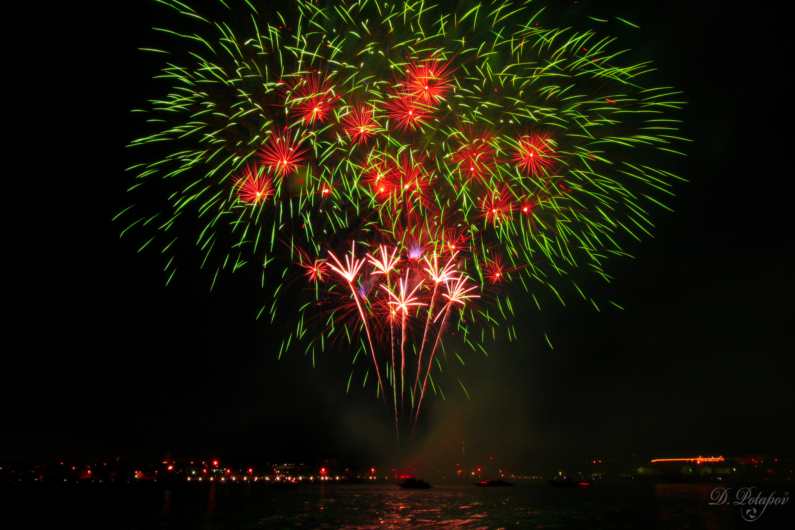 Костромской фестиваль фейерверков. Московский фотограф Дмитрий Потапов