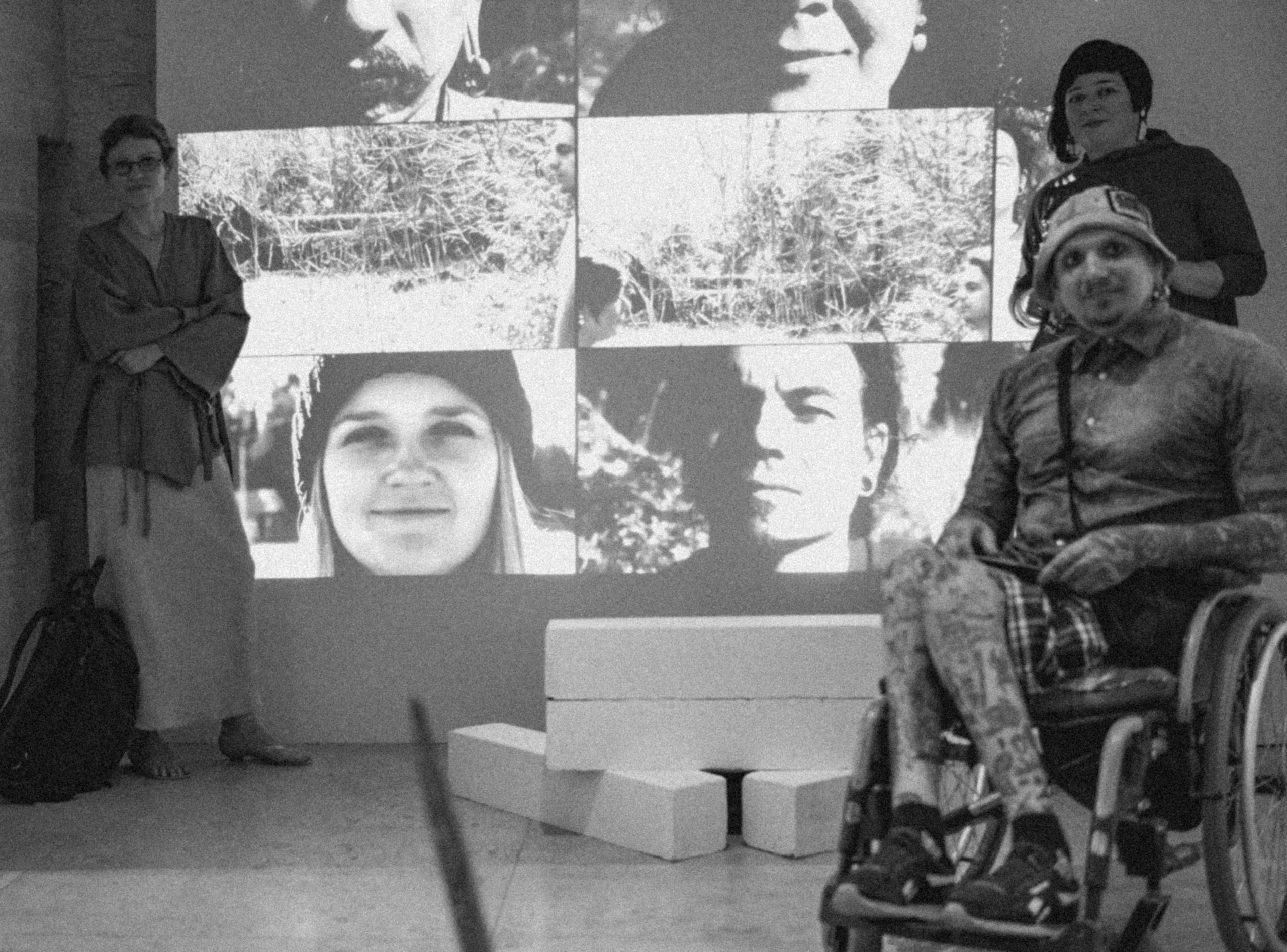 Портрет художника в жанре авторской портретной фотографии: эмоциональный и документальный подход к образу, подчёркивающий индивидуальность и творческое начало. Фотограф: Ожерельев Лев