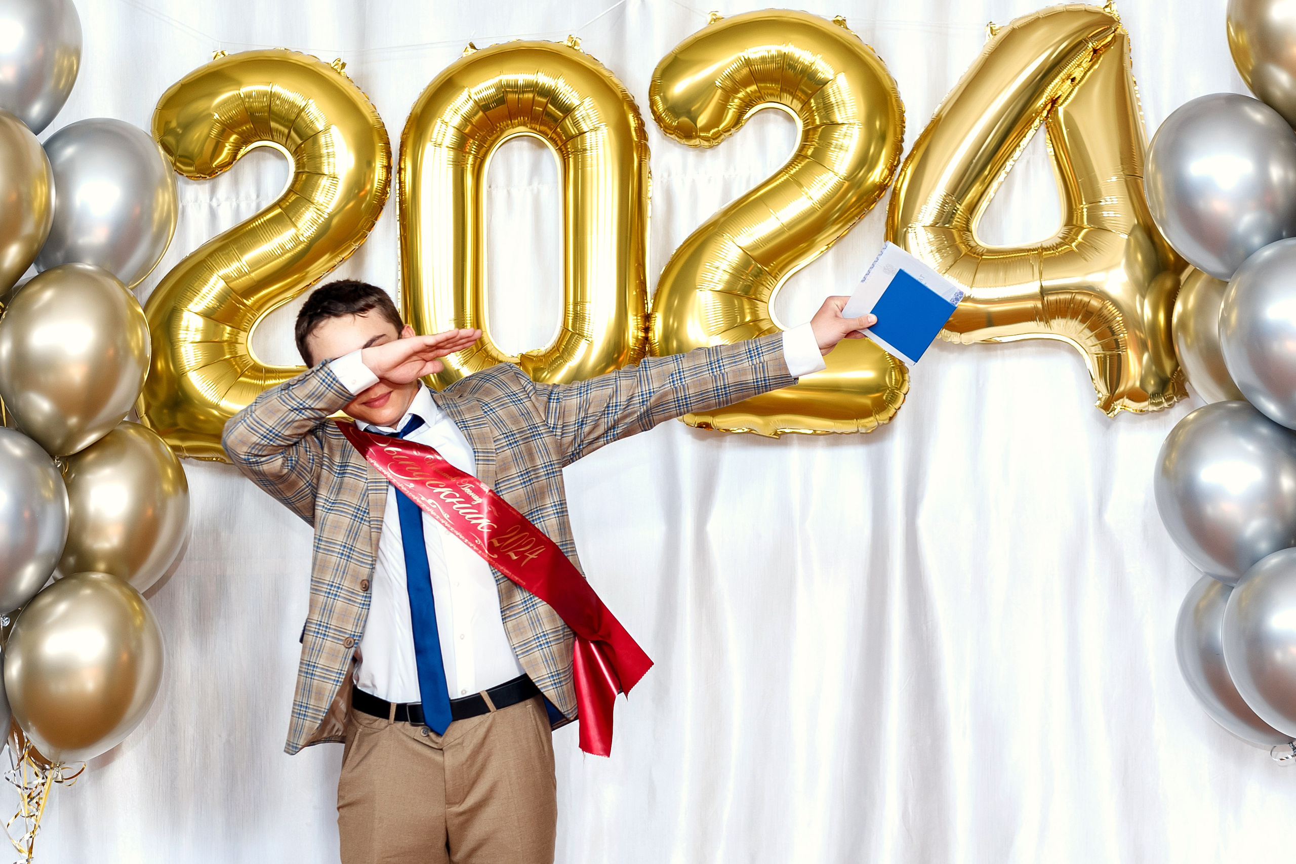 ВРУЧЕНИЕ ДИПЛОМОВ