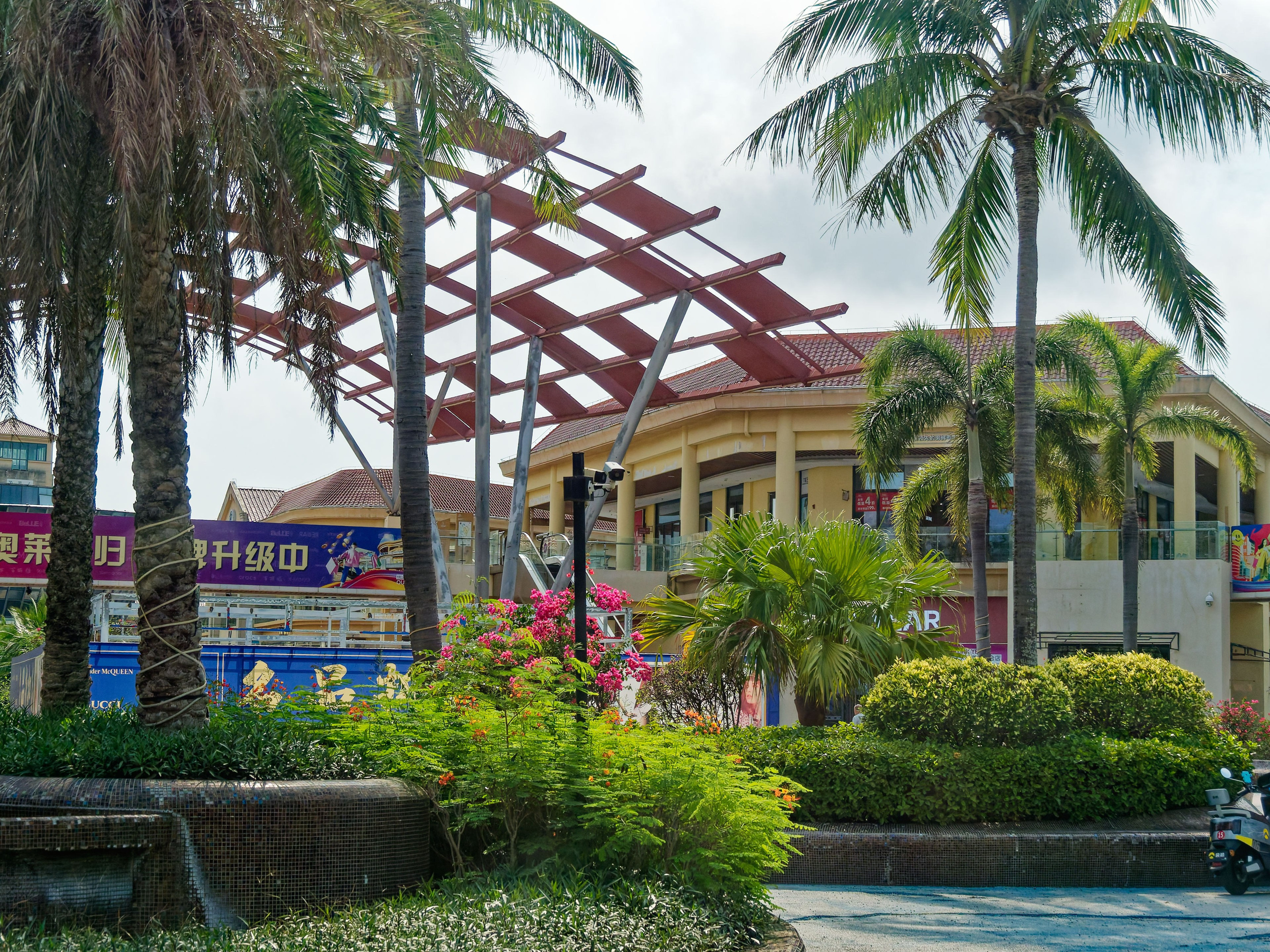 Хайнань 2026, улицы Ялунвань и Саньи. Фотопрогулки по Миру