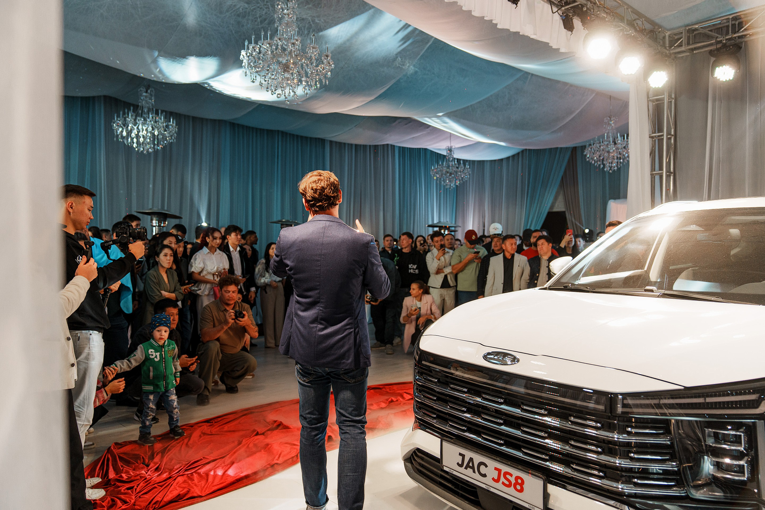 Презентация новой моделей JAC JS8. Фотограф TAULAN_1