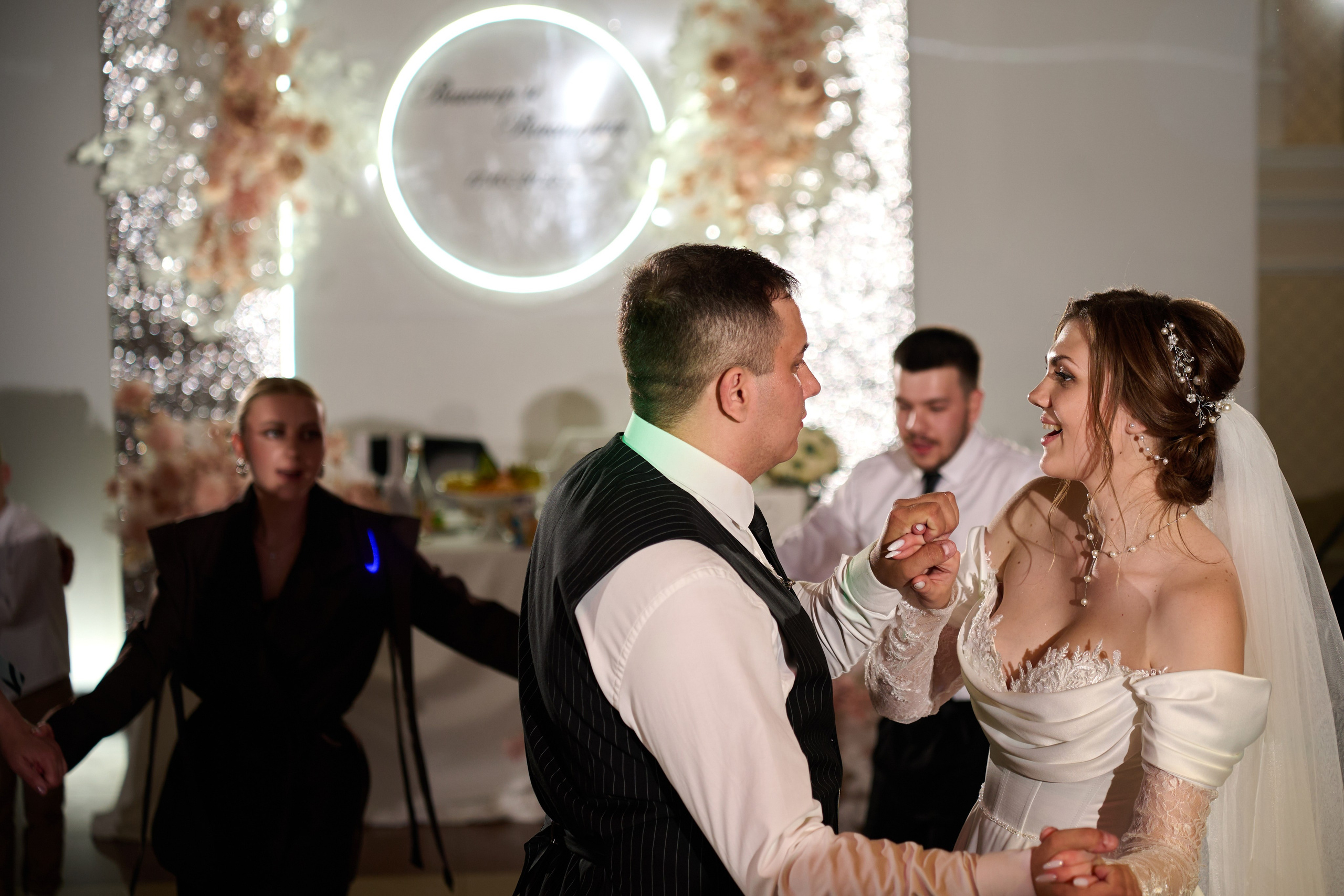 Гибридная съемка свадьбы Виктора и Виктории. Профессиональный фотограф Старый Оскол, Губкин — свадьба, венчание, крещение, юбилей и день рождения