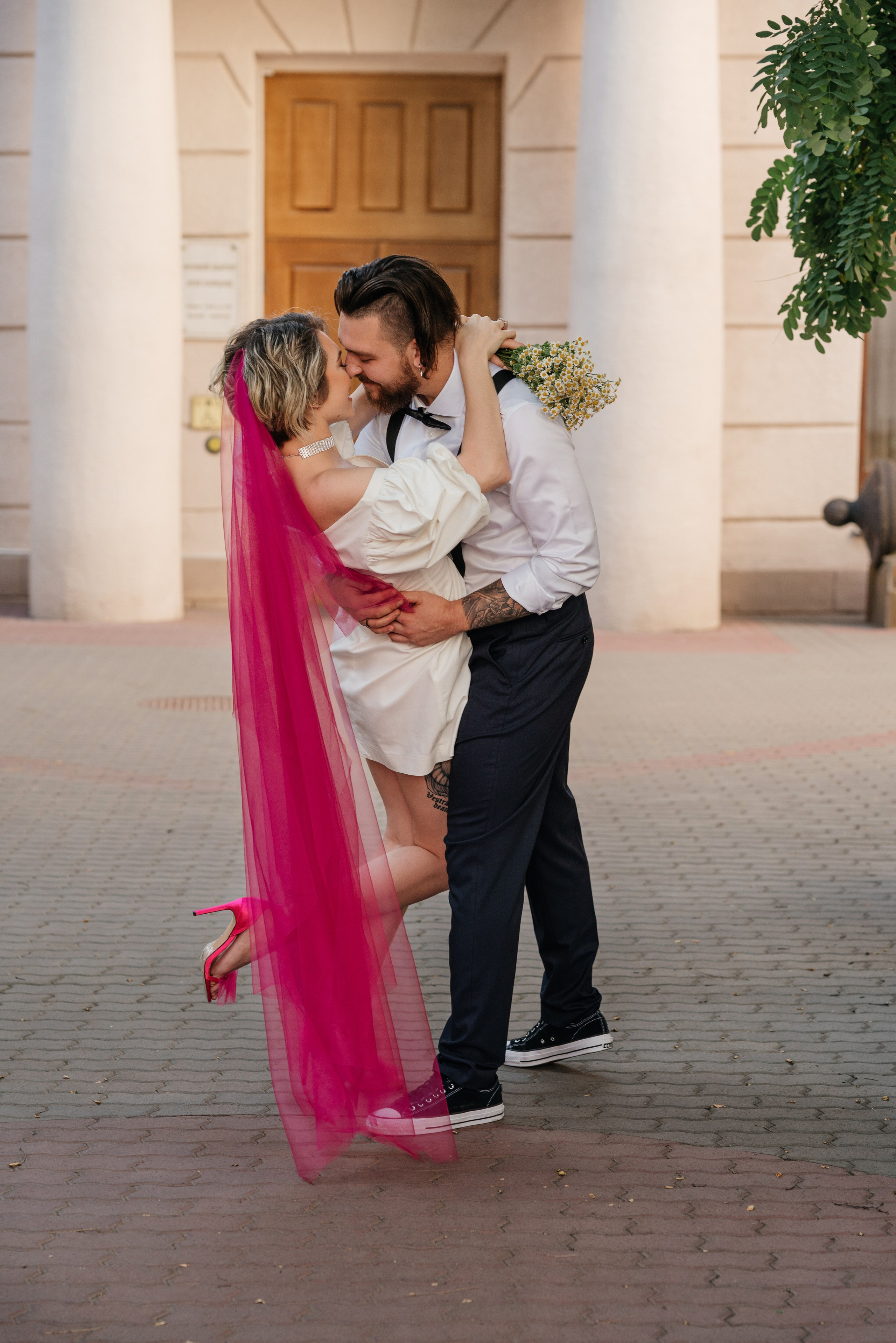 Свадебная прогулка по городу. Денис и Кристина. Свадебный и семейный фотограф Надежда Соловьева