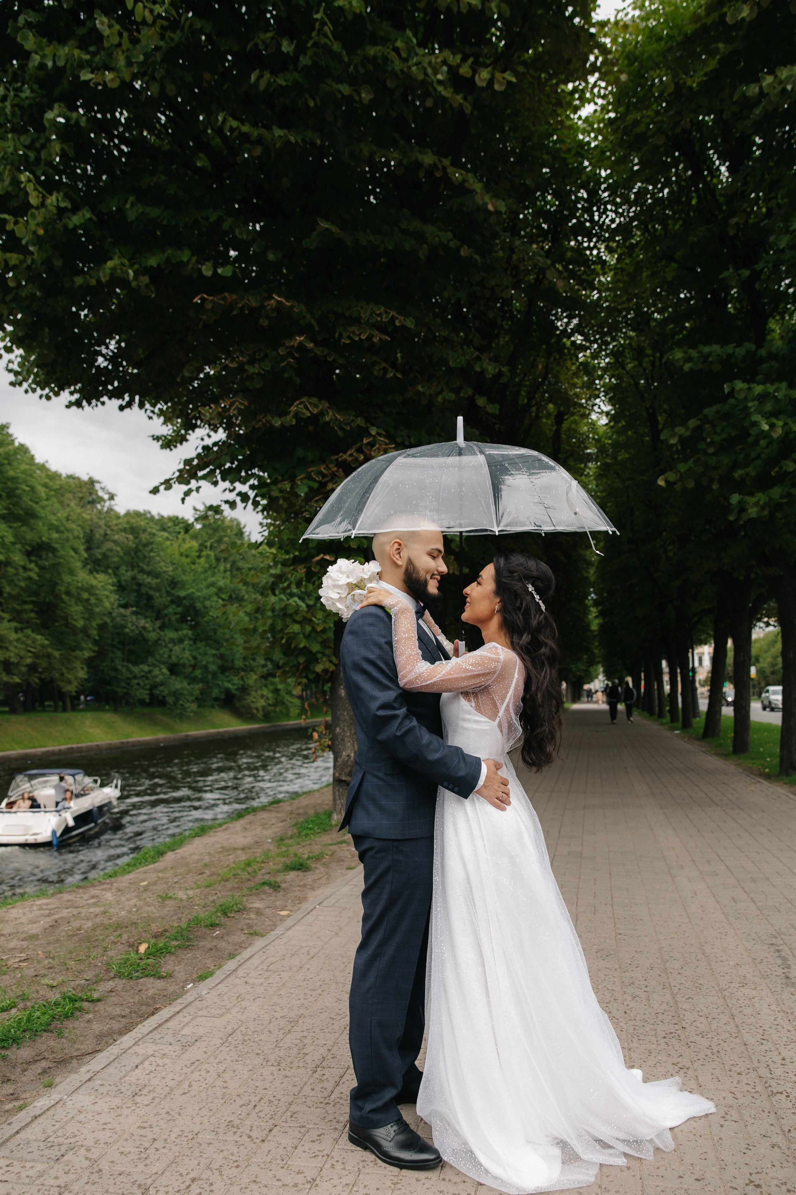 ВЫБОРГСКИЙ ЗАГС | июль, центр. Свадебный фотограф в Санкт-Петербурге Полина Корзухина