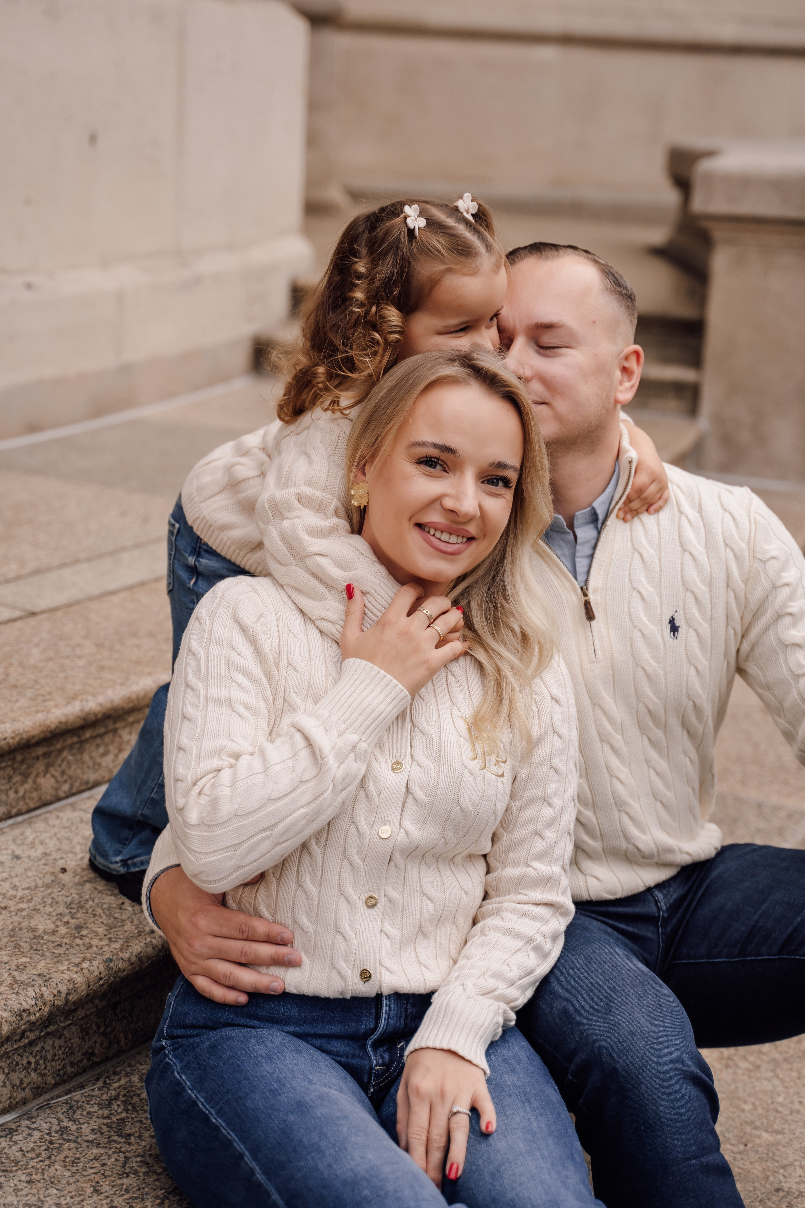 Family at Alte Oper. Анастасия Вайнер — свадебный и портретный фотограф в Германии и по всей Европе