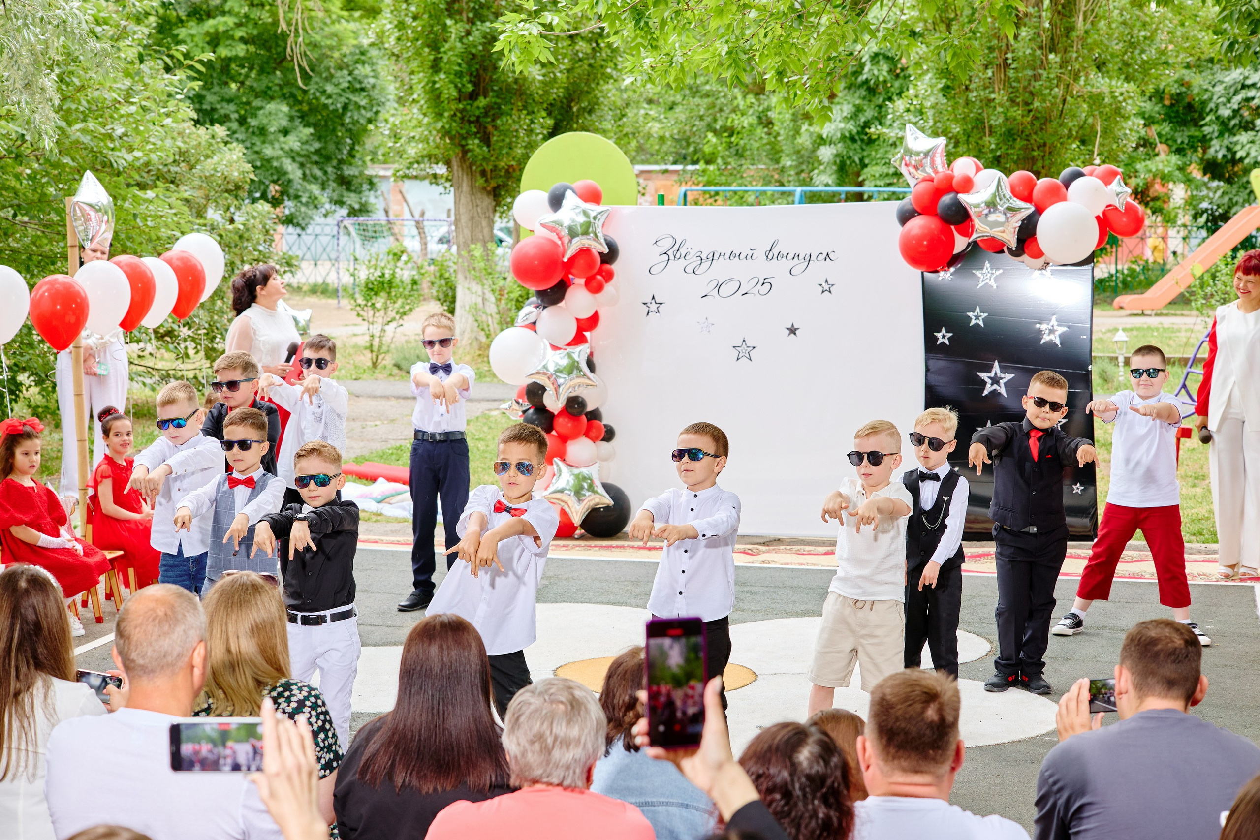 Выпускной 45 сад. Фотограф Выпускные альбомы Таганрог Сергей Коробченко