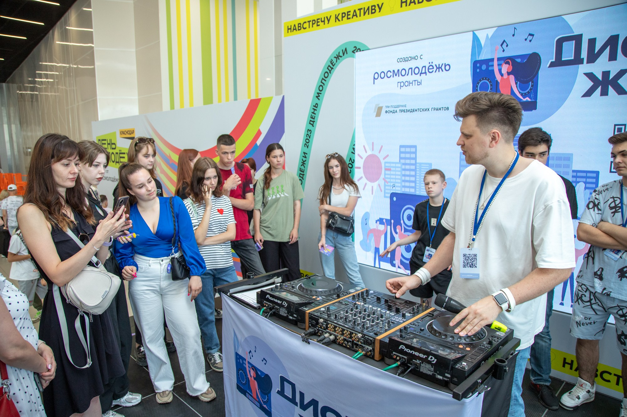 Краевой День молодёжи в Краснодаре 2023. Репортажный, промышленный и маркетплейс-фотограф Дмитрий Чернат