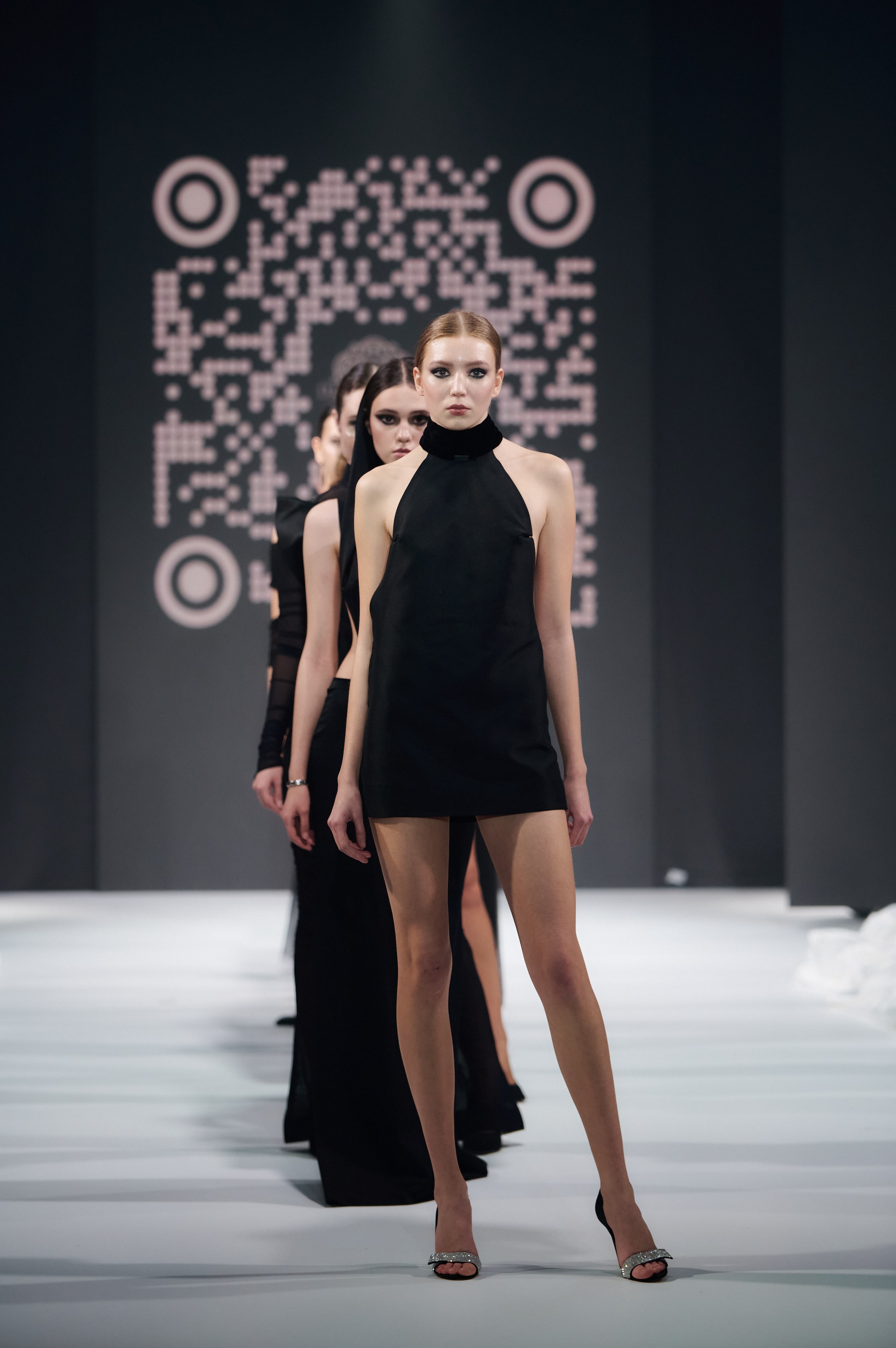 VSHOW_fashion показ. Коммерческий фотограф в Казани Ксения Добролюбова