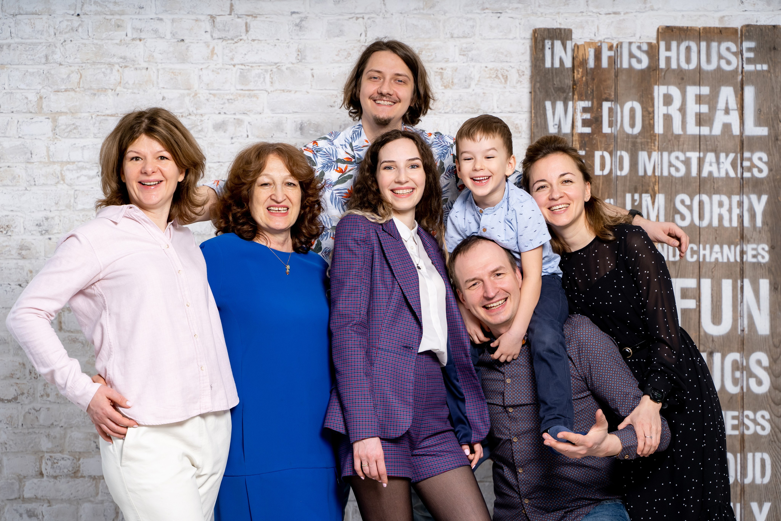 Домашняя семейная фотосессия в Москве, Домодедово, Видное, Бутово, Щербинка. Семейный фотограф Москва и Московская область. Семейная фотосессия на природе. Фотосессия детского праздника. Фотосессия юбилея. Фотосессия в день рождения. Фотограф на годик ребенку. Детский фотограф. Фоторепортаж семейного праздника. Детский фотограф Москва.