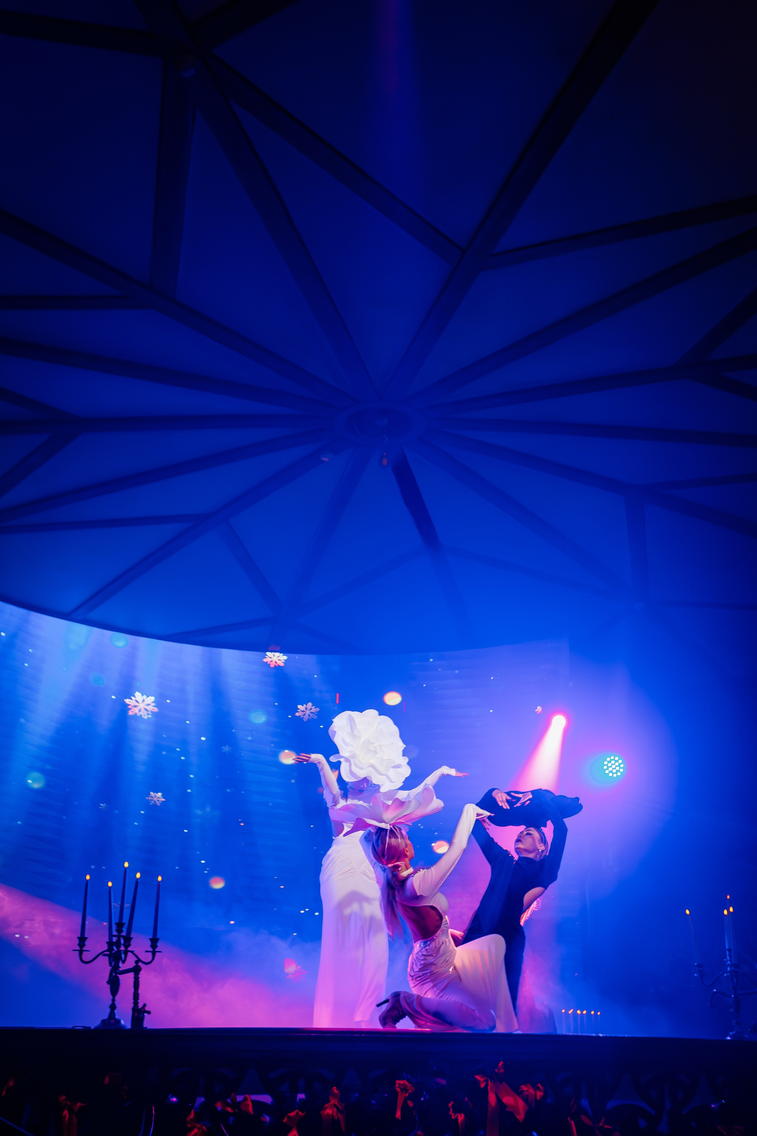 Новогодняя шоу-программа «MAGIC TIME» в PTIZZA BAR_Ялта_31.12.2025. Аминов Руслан | Фотограф