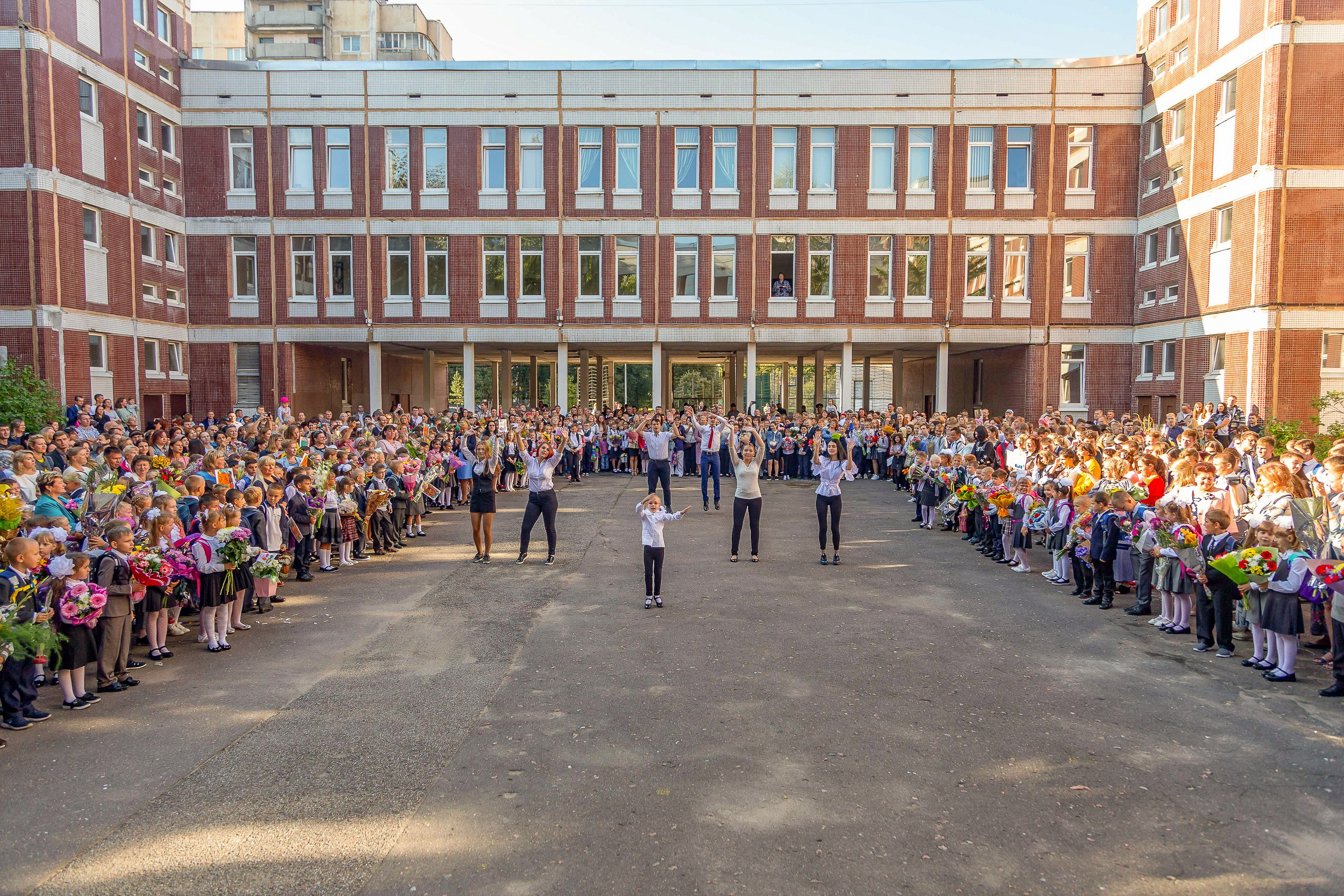 Линейка 1 сентября. Свадебный и Репортажный фотограф в Санкт-Петербурге