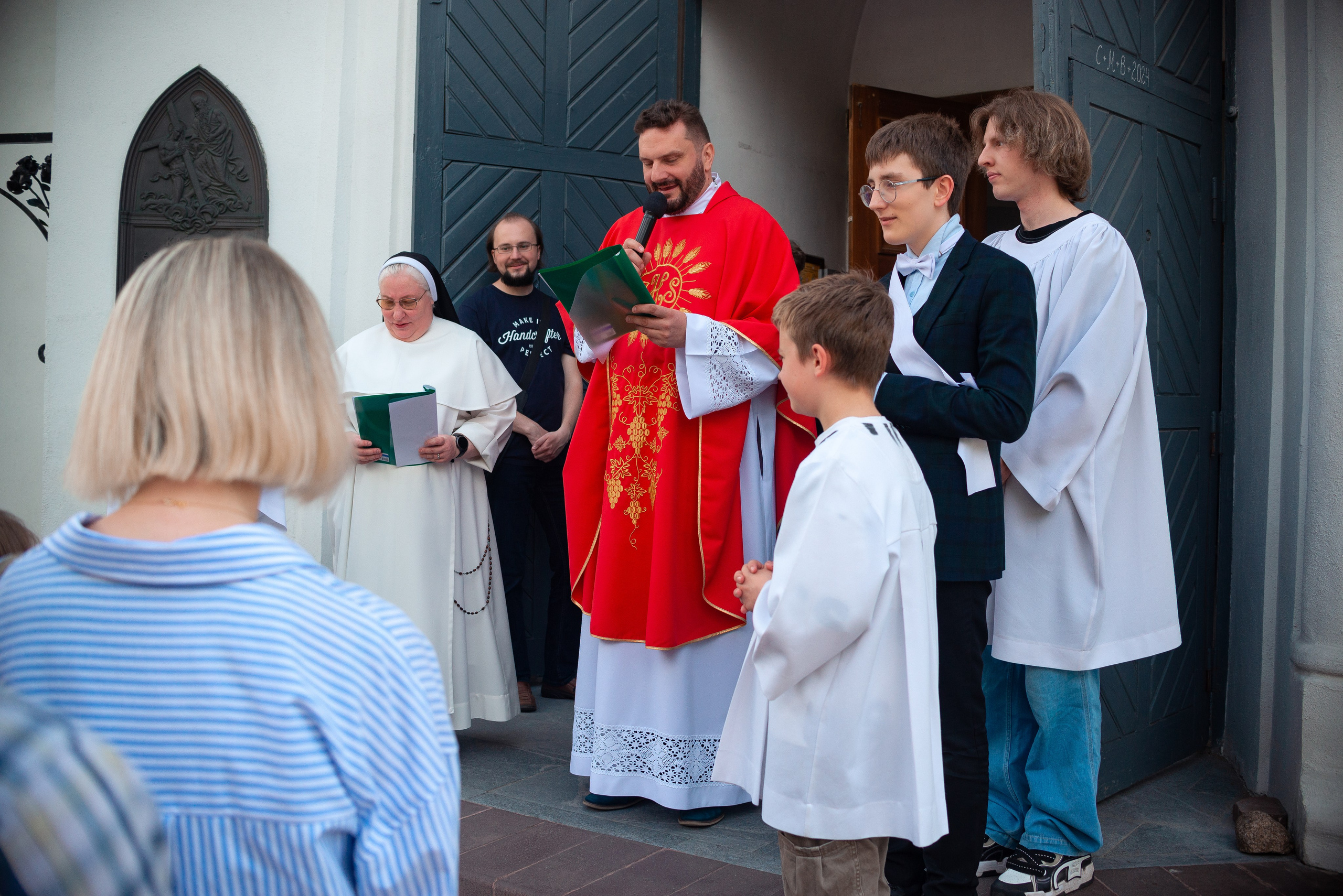 Первая комуния в Костёле св. Роха. Семейный фотограф на выписку из роддома и крещение Минск Настя Гришук