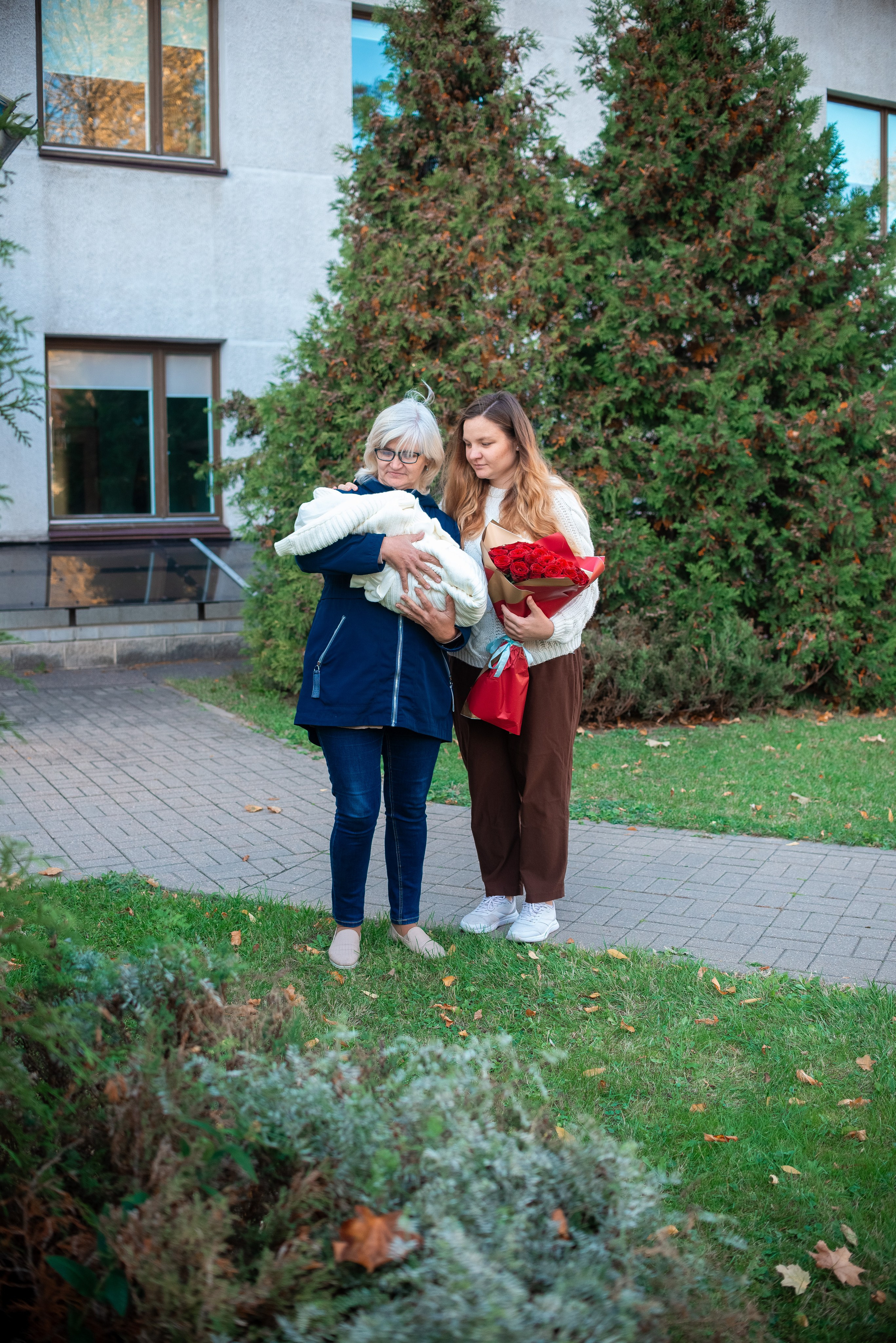 Выписка Натальи МиД. Семейный фотограф на выписку из роддома и крещение Минск Настя Гришук