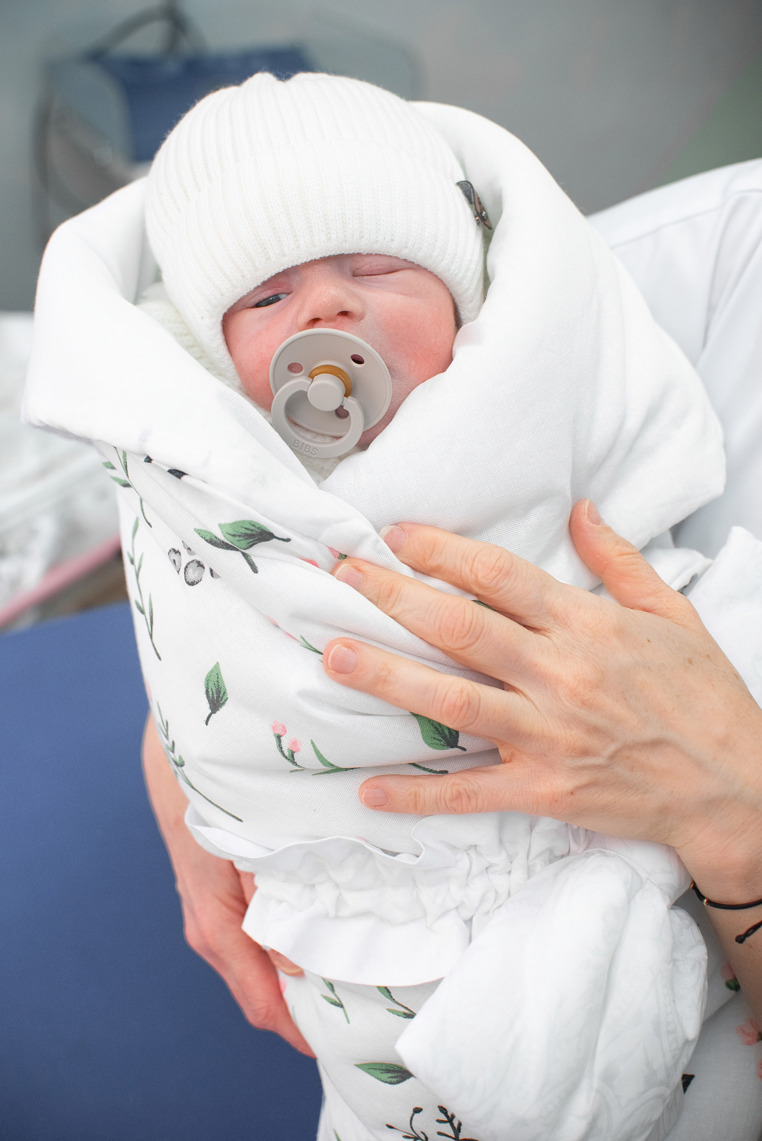 Выписка Егора Областной роддом. Семейный фотограф на выписку из роддома и крещение Минск Настя Гришук