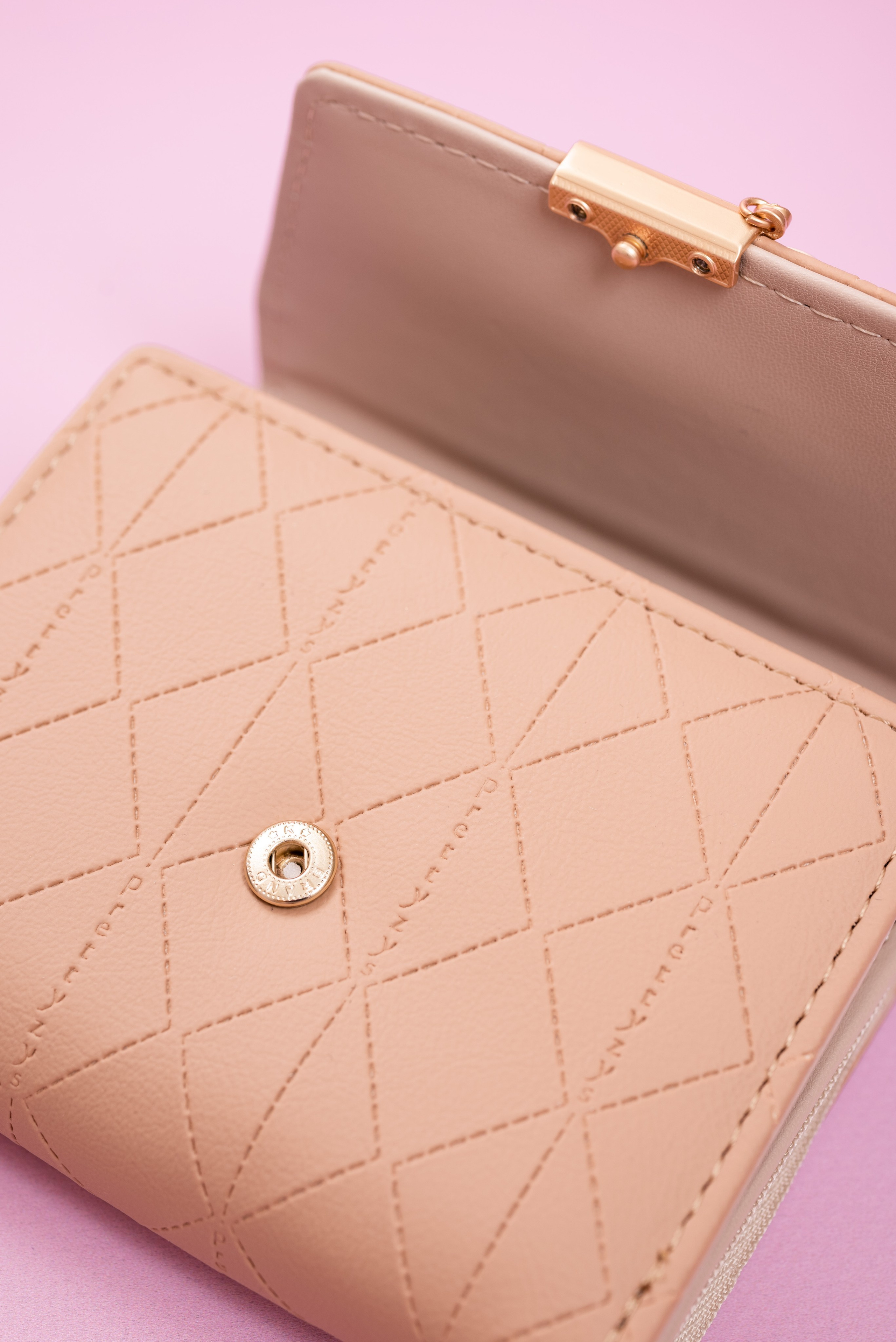 Кошельки. Предметный фотограф, фото для маркетплейсов Пятигорск, КМВ