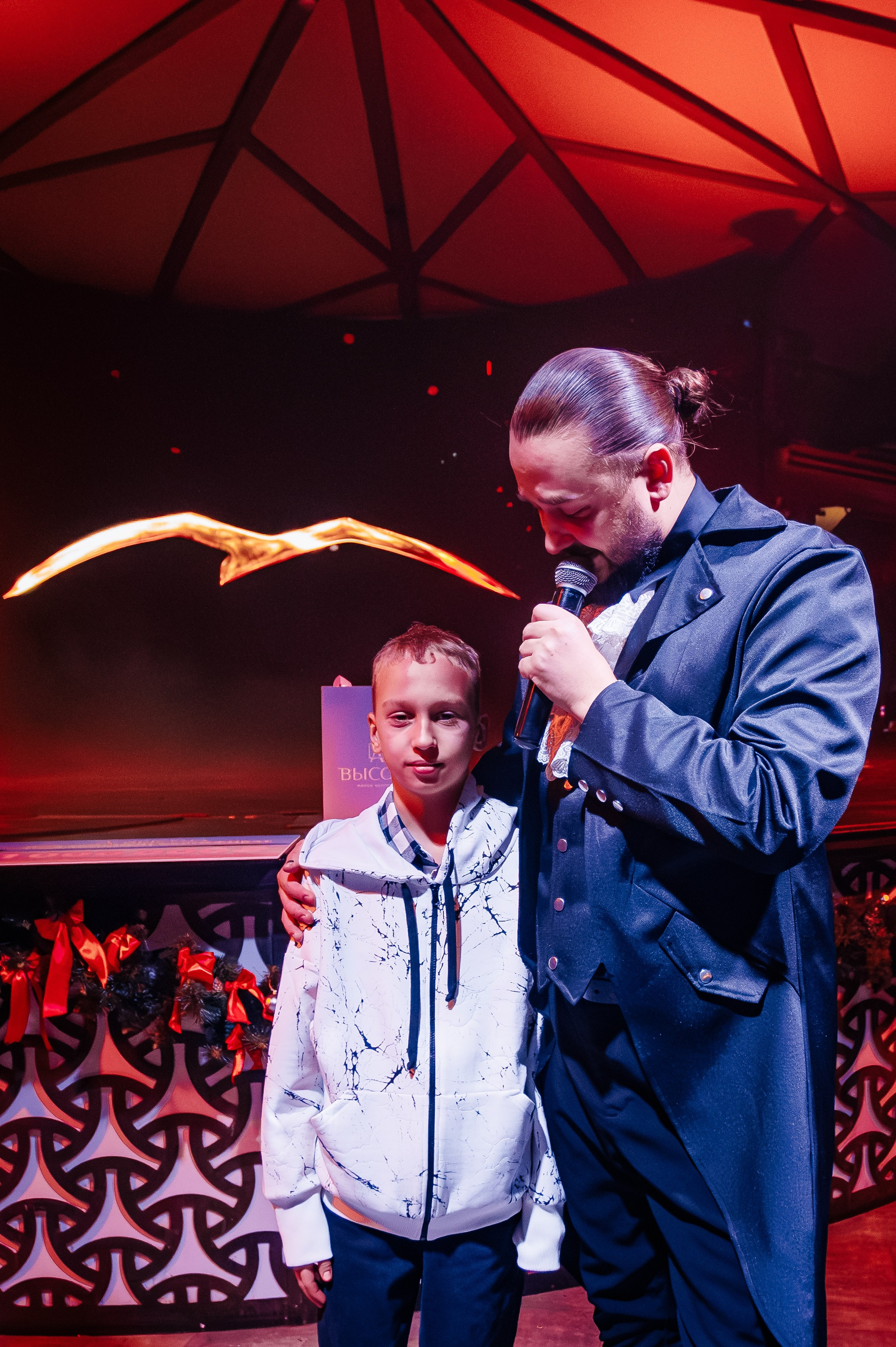 Новогодняя шоу-программа «MAGIC TIME» в PTIZZA BAR_Ялта_31.12.2025. Аминов Руслан | Фотограф